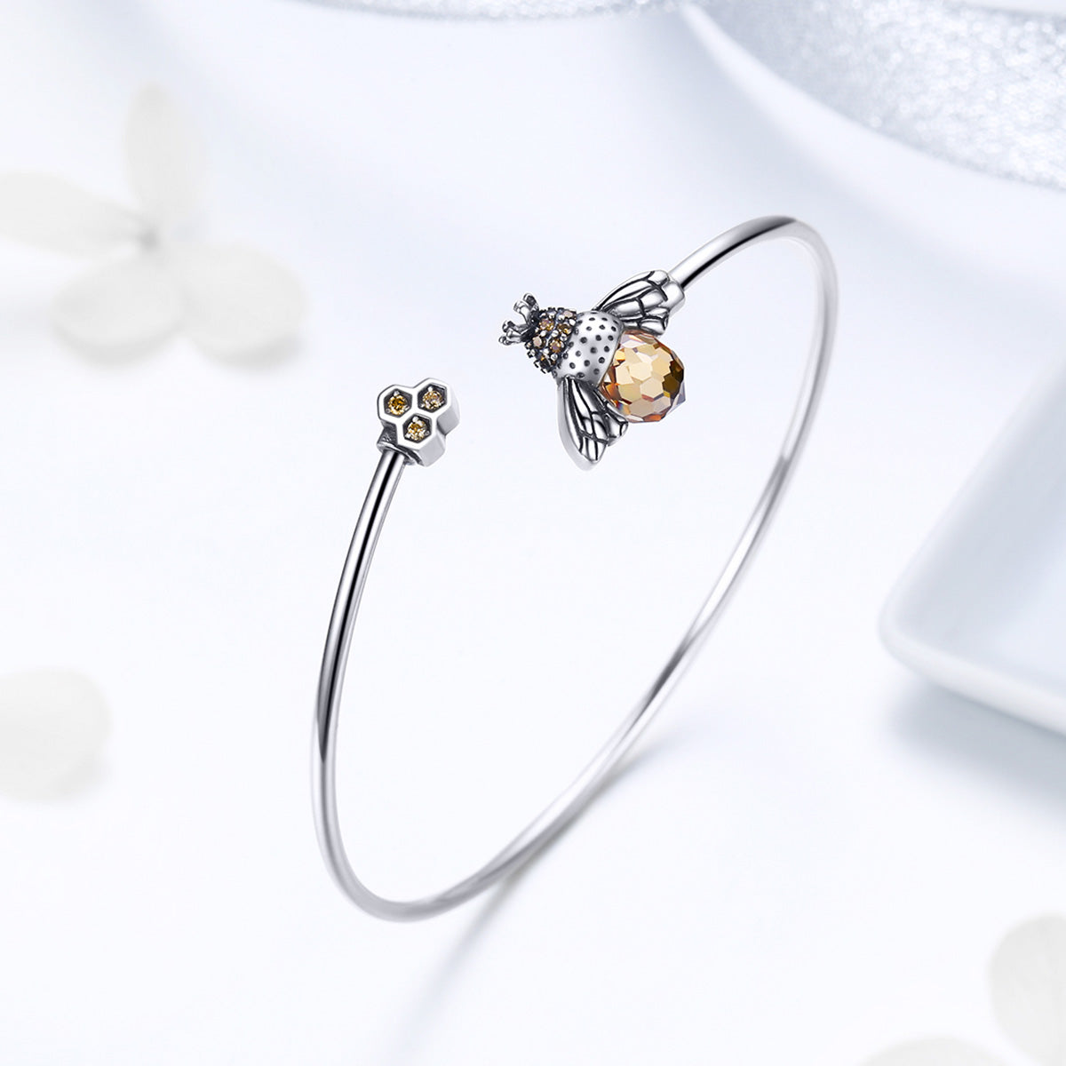 اسورة نحلة أنيقة فضة عيار 925