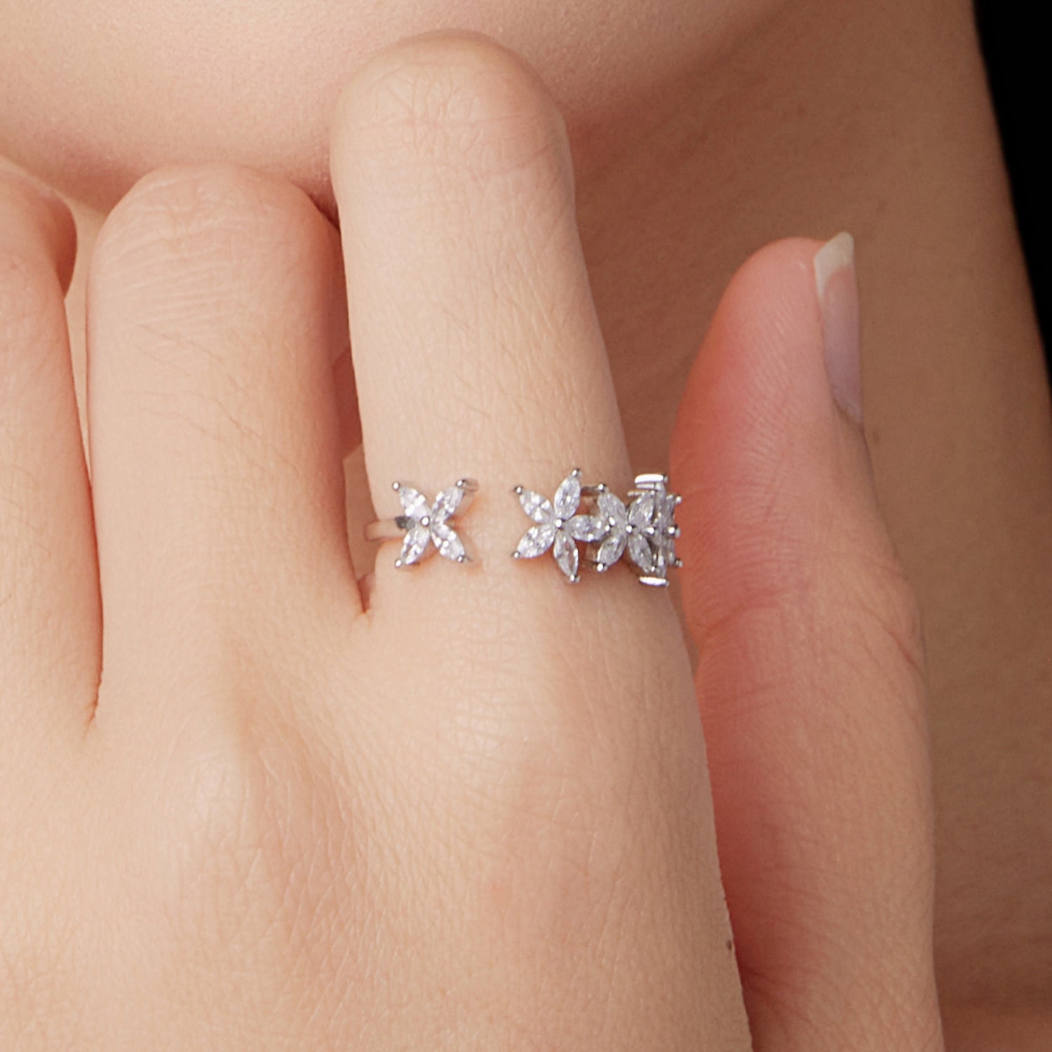 خاتم فضة عيار 925 بتصميم زهور مرصعة