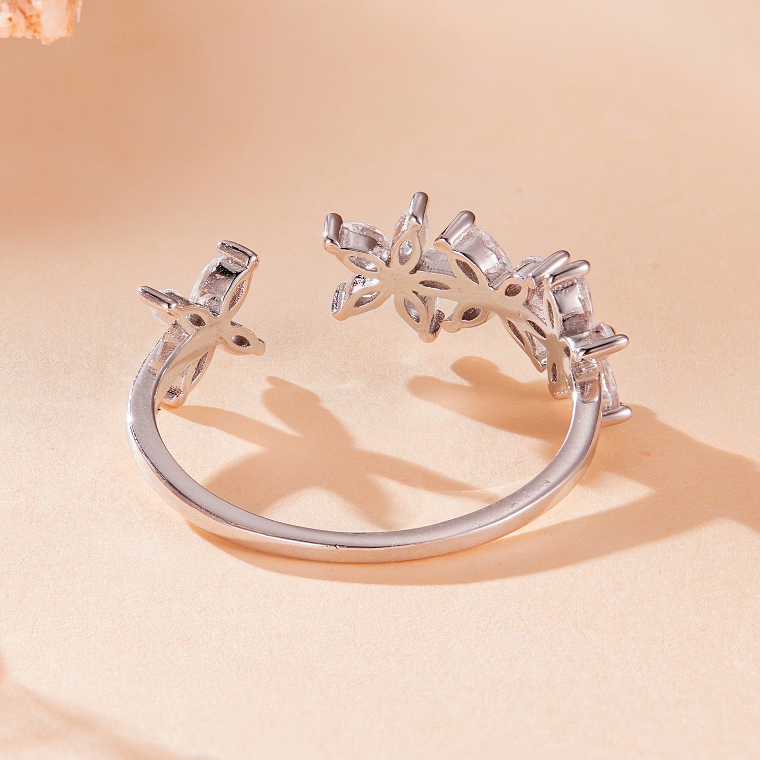 خاتم فضة عيار 925 بتصميم زهور مرصعة