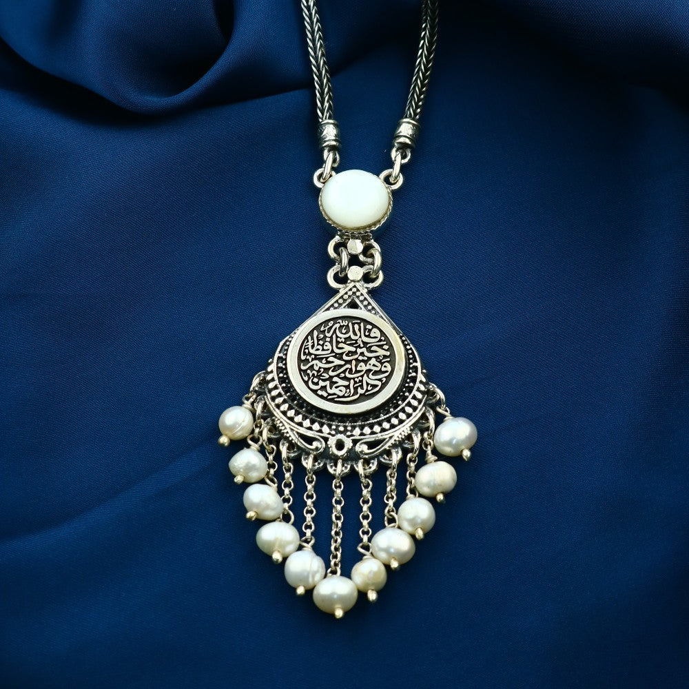 SNP03 - (And Allah is the best protector) Egyptian women's 925 silver necklace, crowned with a pearl and shell stone