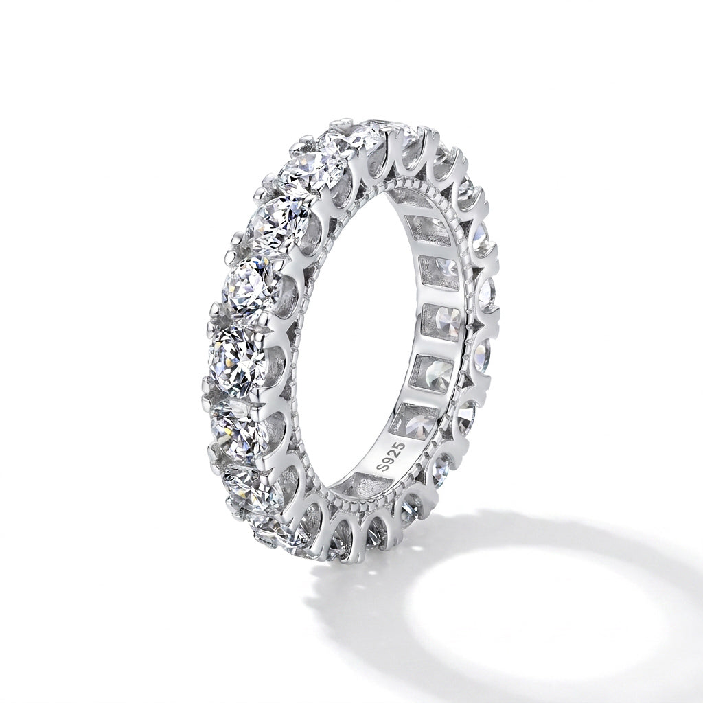 925 Silver Ring with a Simple Zircon-Studded Design
