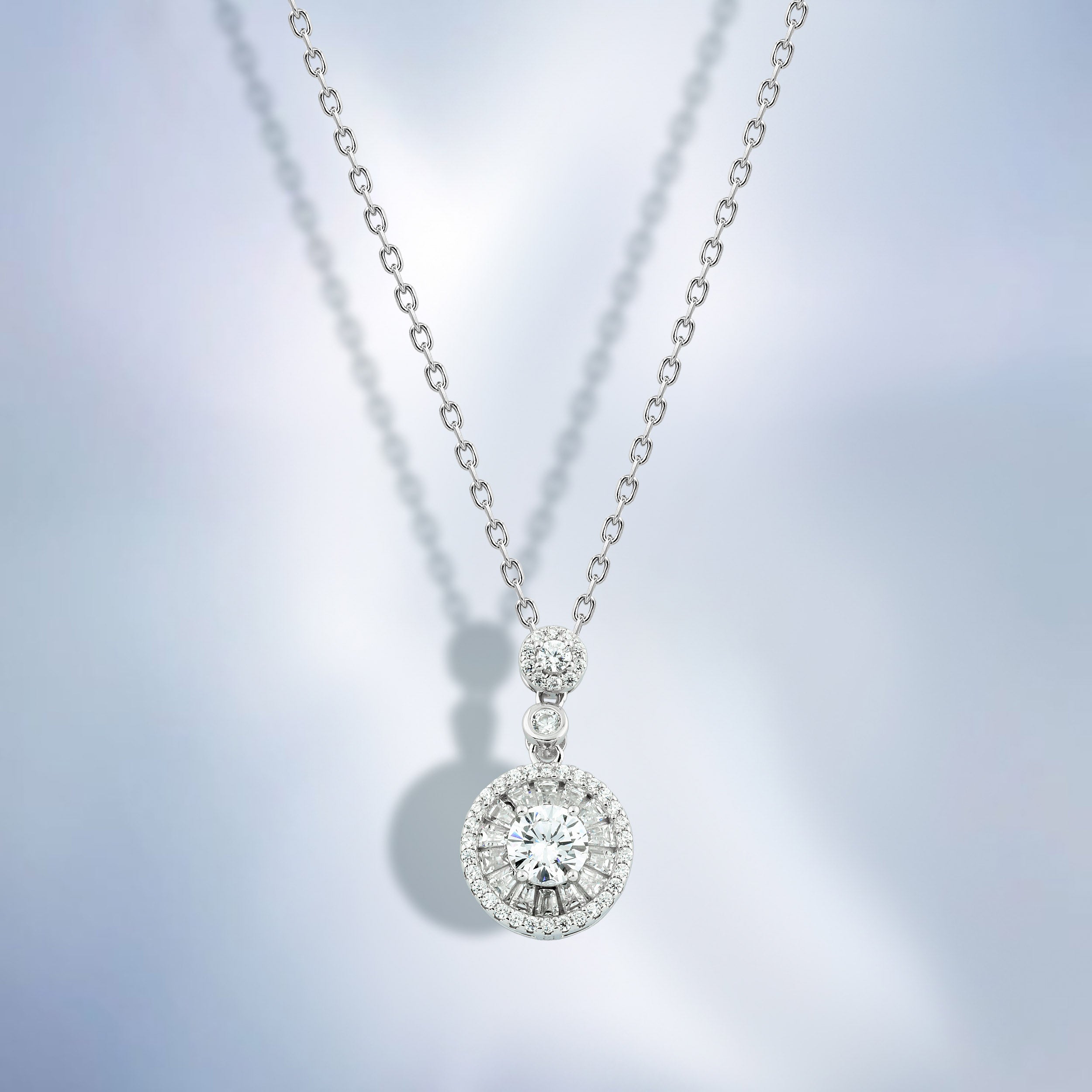 عقد "تصميم هالة دائرية بفص متألق" فضة عيار 925