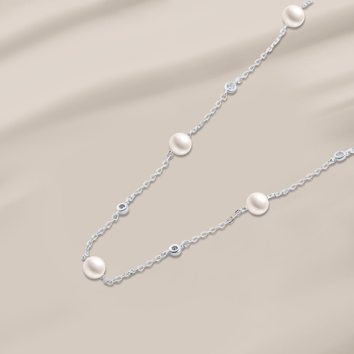 Delicate 925 silver necklace with pearls and sparkling accents