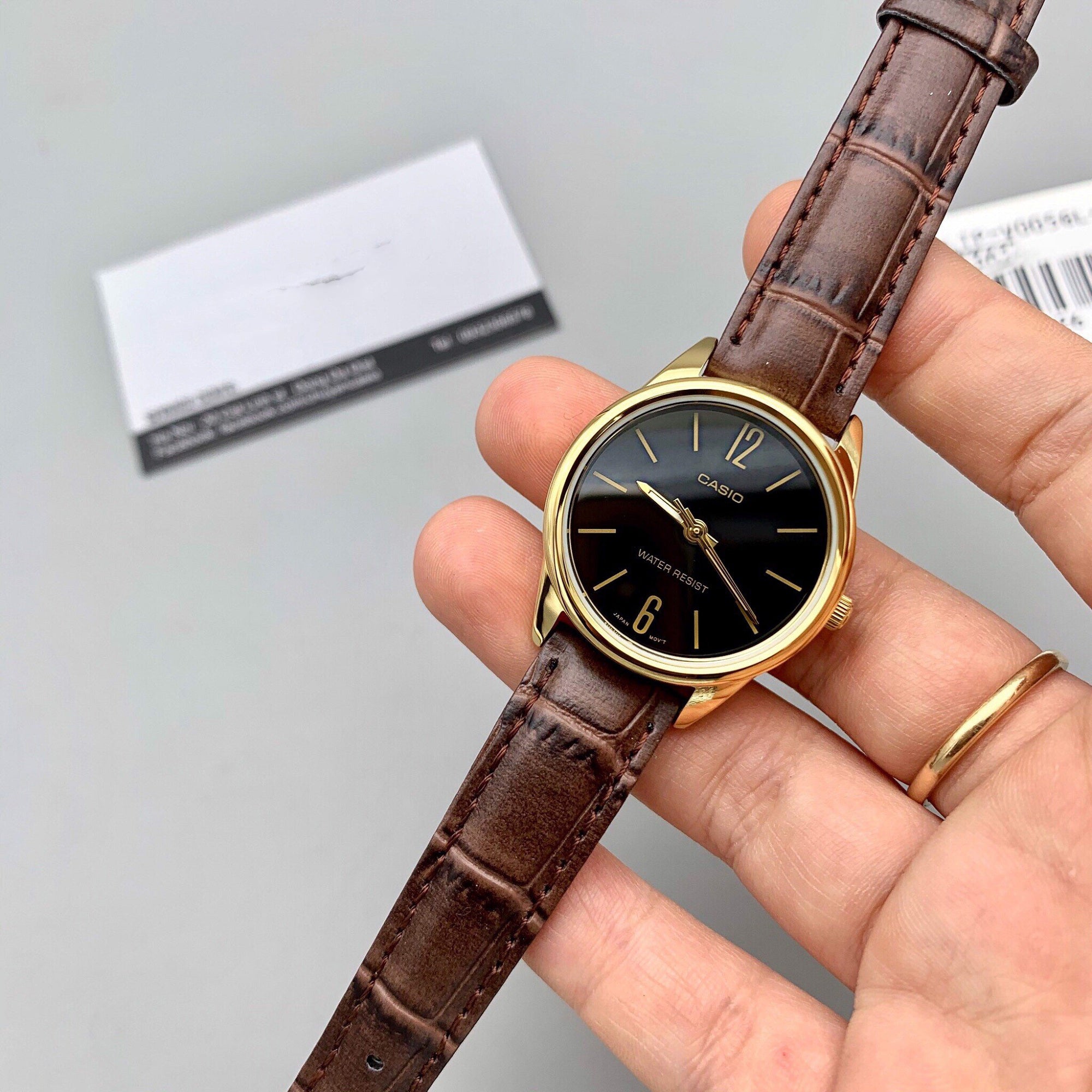 ساعة يد حريمي كاسيو  جلد