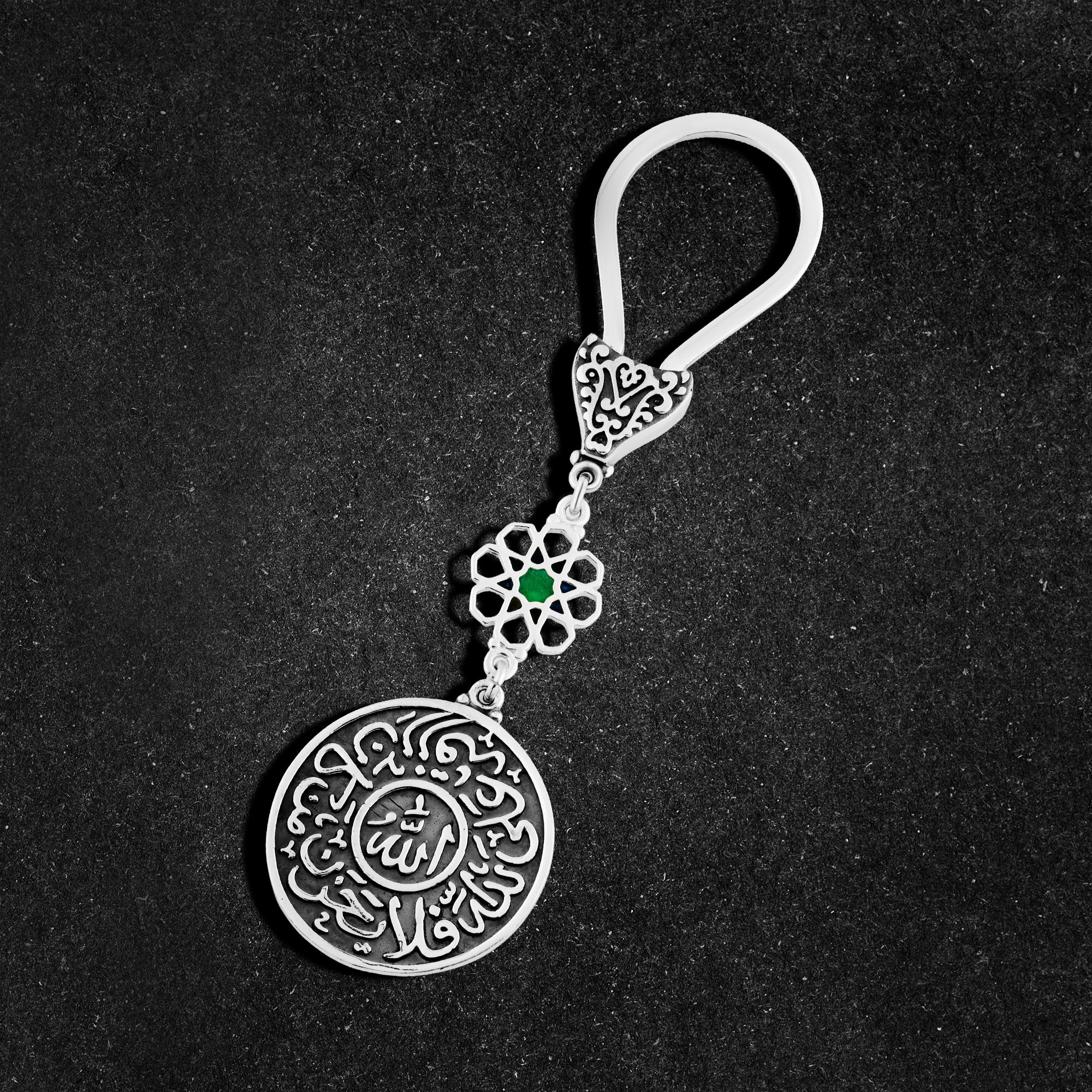 ميدالية "من كان رزقه على الله فلا يحزن" فضة عيار 800