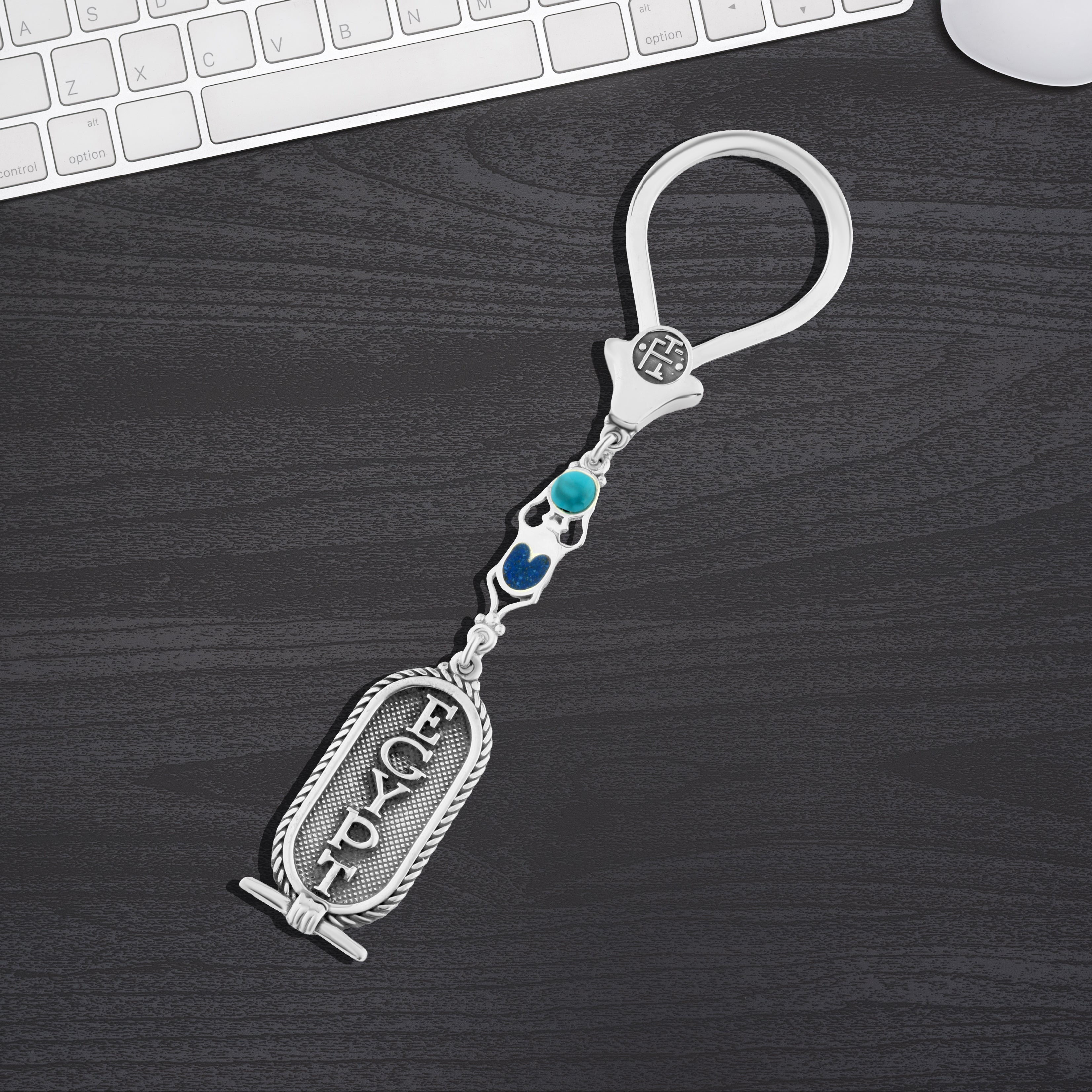 ميدالية مصر وجعران فضة عيار 800 مطعّمة أحجار زرقاء