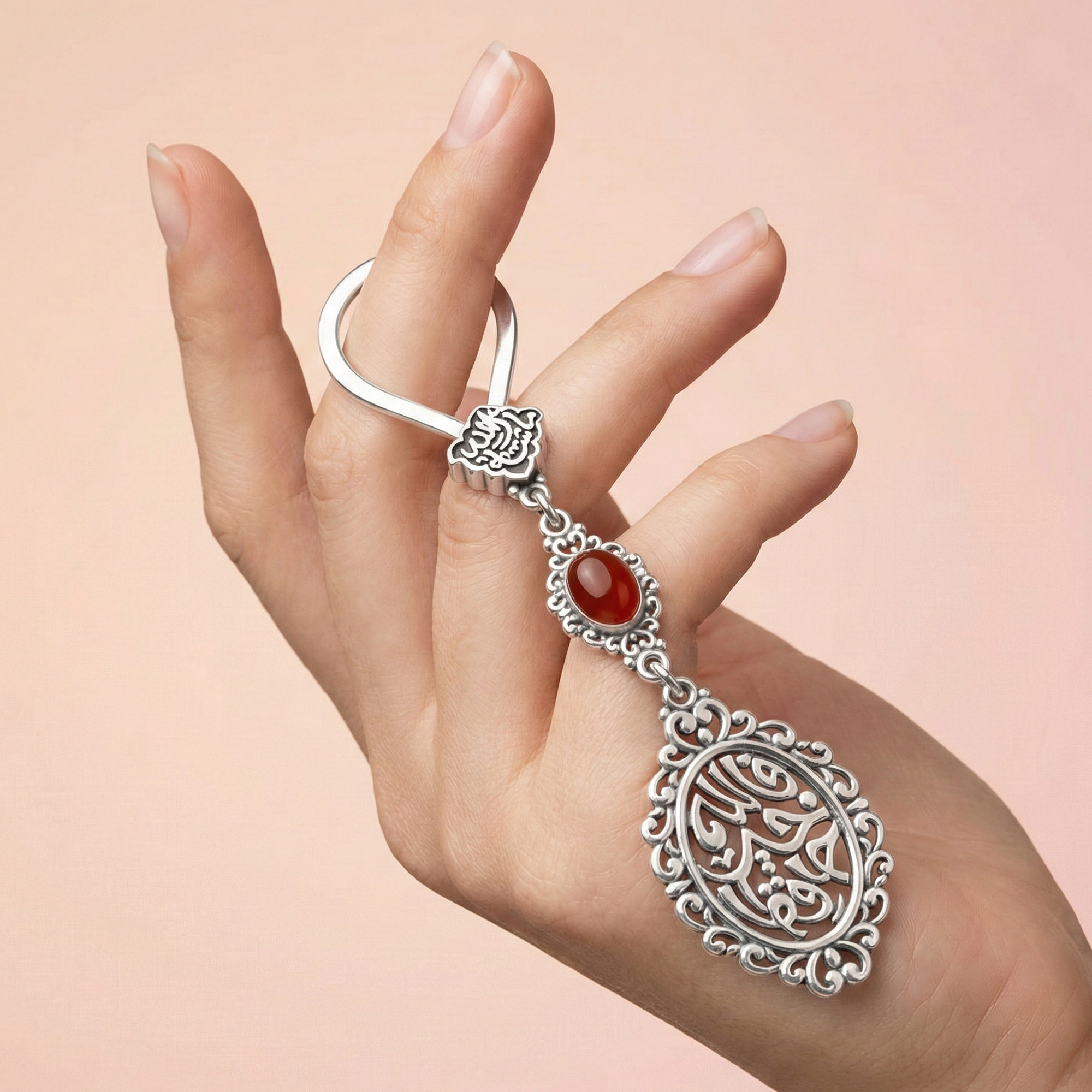 ميدالية "فالله خير حافظًا بعقيق أحمر طبيعي" فضة عيار 800