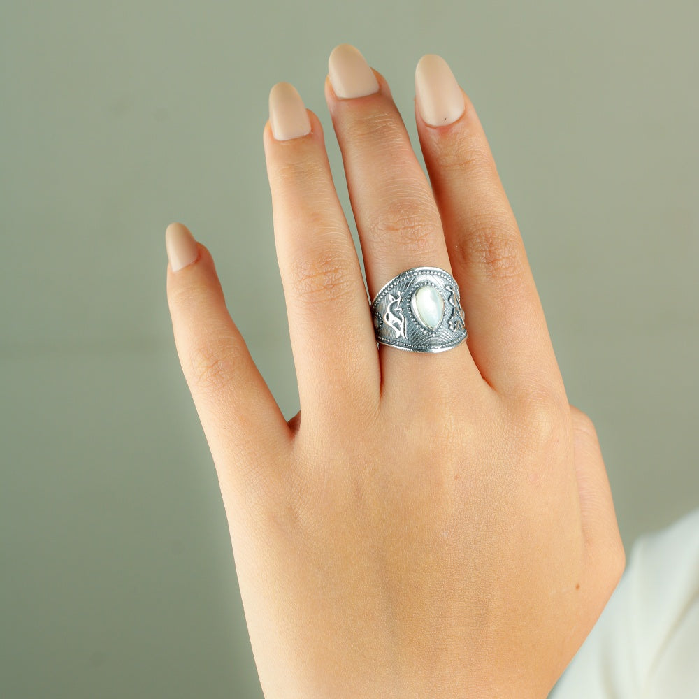 خاتم فضه حريمي عيار925 مستوحي من الطراز العثماني وحجر الصدف