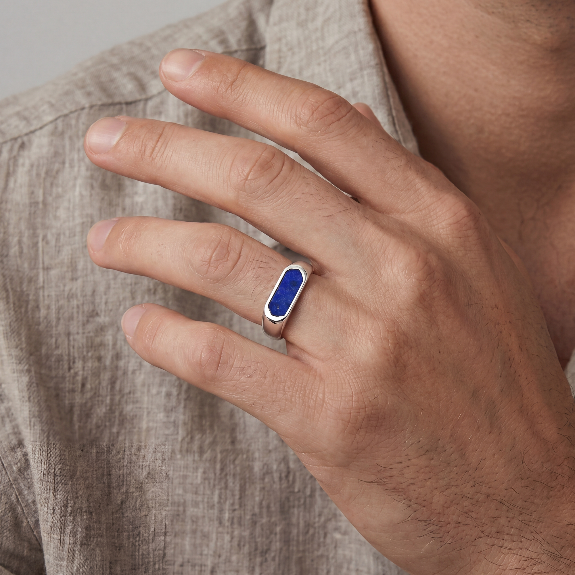 Men’s 925 silver ring with a simple design, featuring a natural lapis lazuli stone.