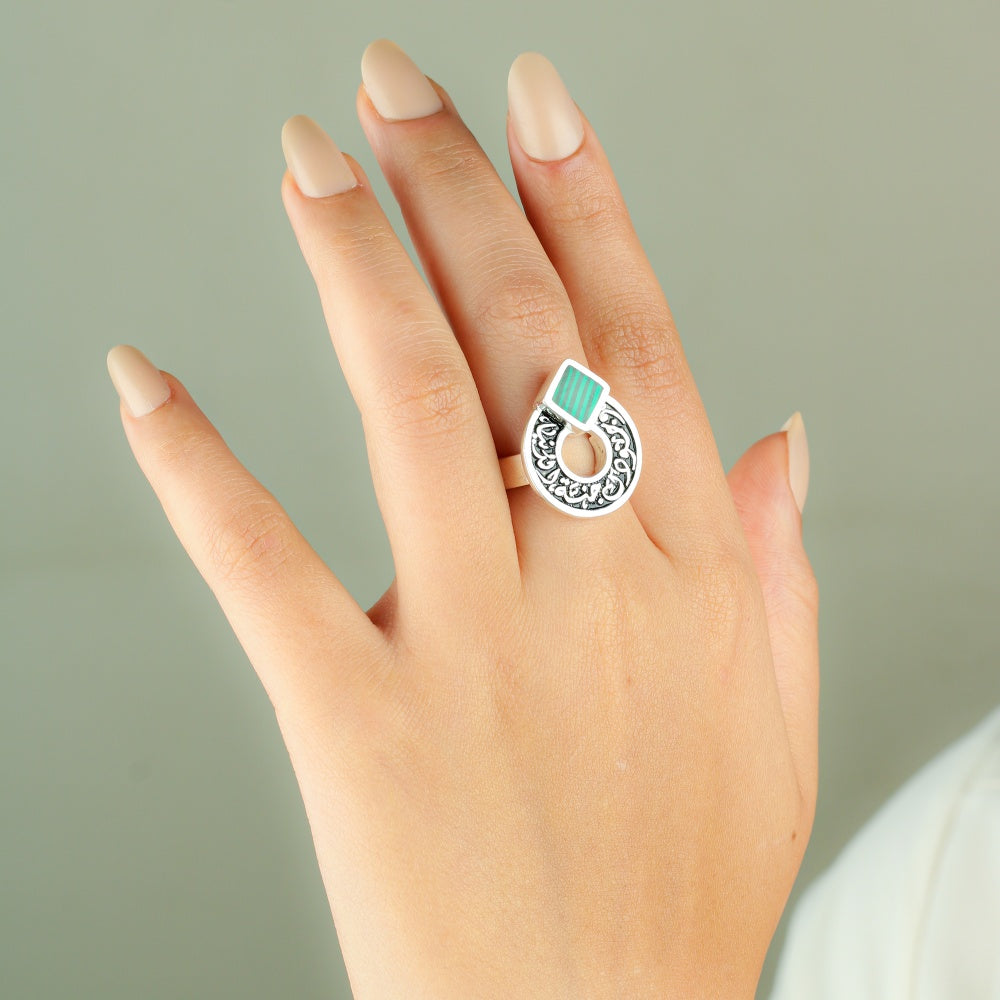 خاتم فضة بحجر ملكيت طبيعي وعبارة "وجودك جنة الدنيا"