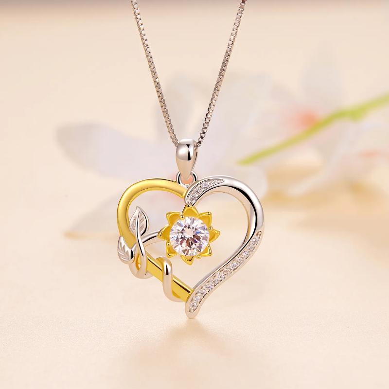 عقد فضة عيار 925 علي شكل قلب ملتف حوله وردة