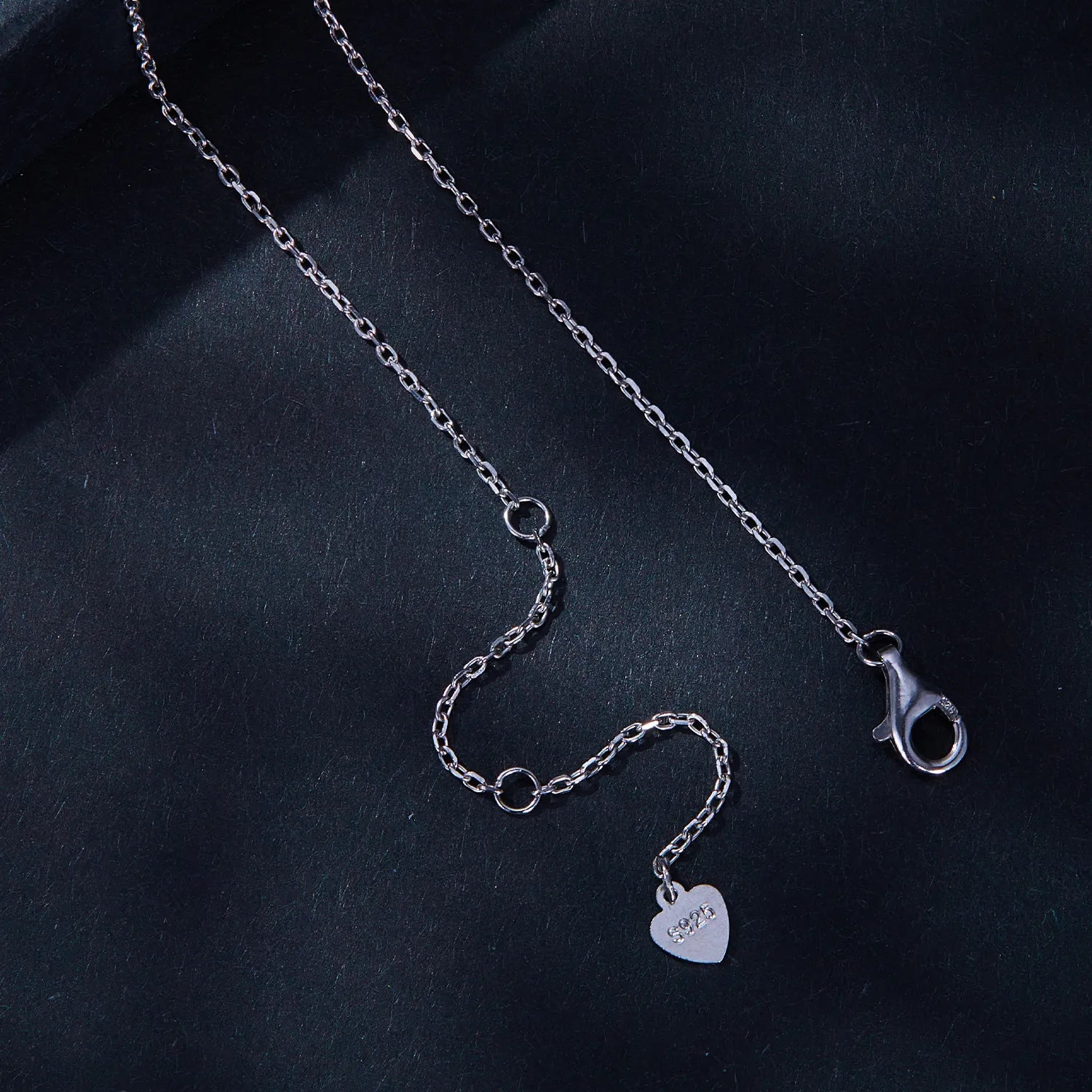 عقد ندفة الثلج المتوج بحجر الموزانايت فضة عيار 925