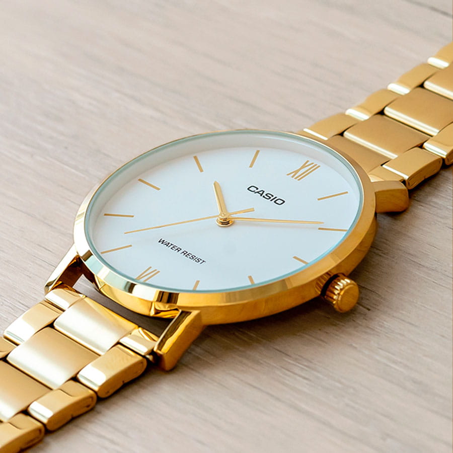 ساعة كاسيو رجالية تناظرية بسوار ستانلس ستيل ذهبي – MTP-VT01G-7BUDF