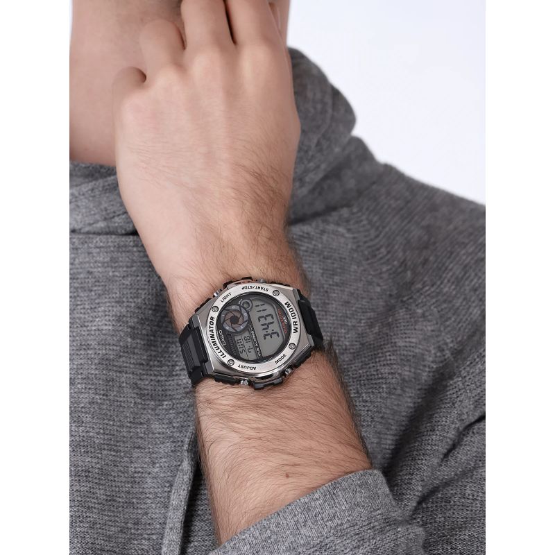 MWD-100H-1BVDF - ساعة يد كاسيو رياضية رقمية بسوار مطاط للرجال