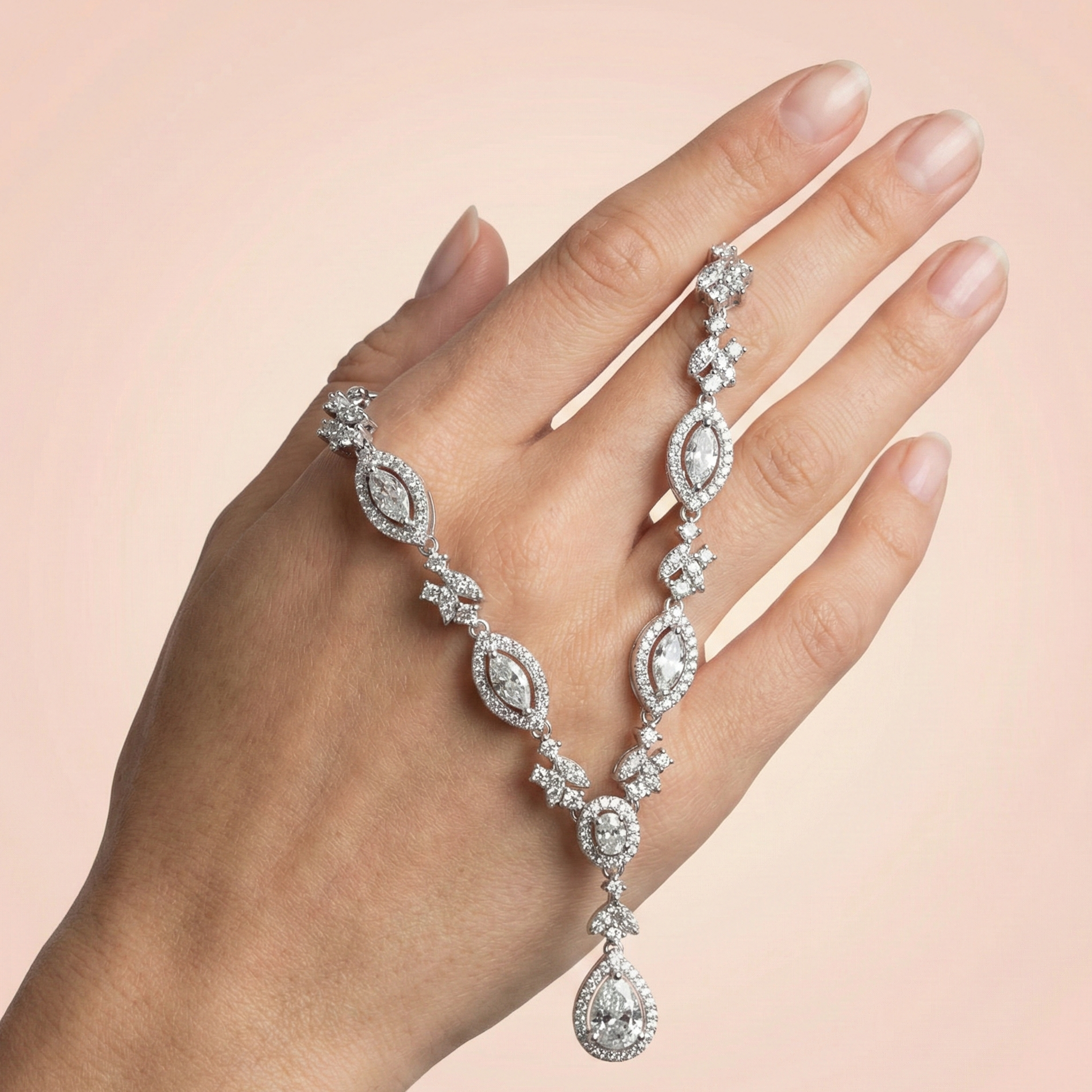 عقد فصوص شكل اللوزة فضة عيار 925