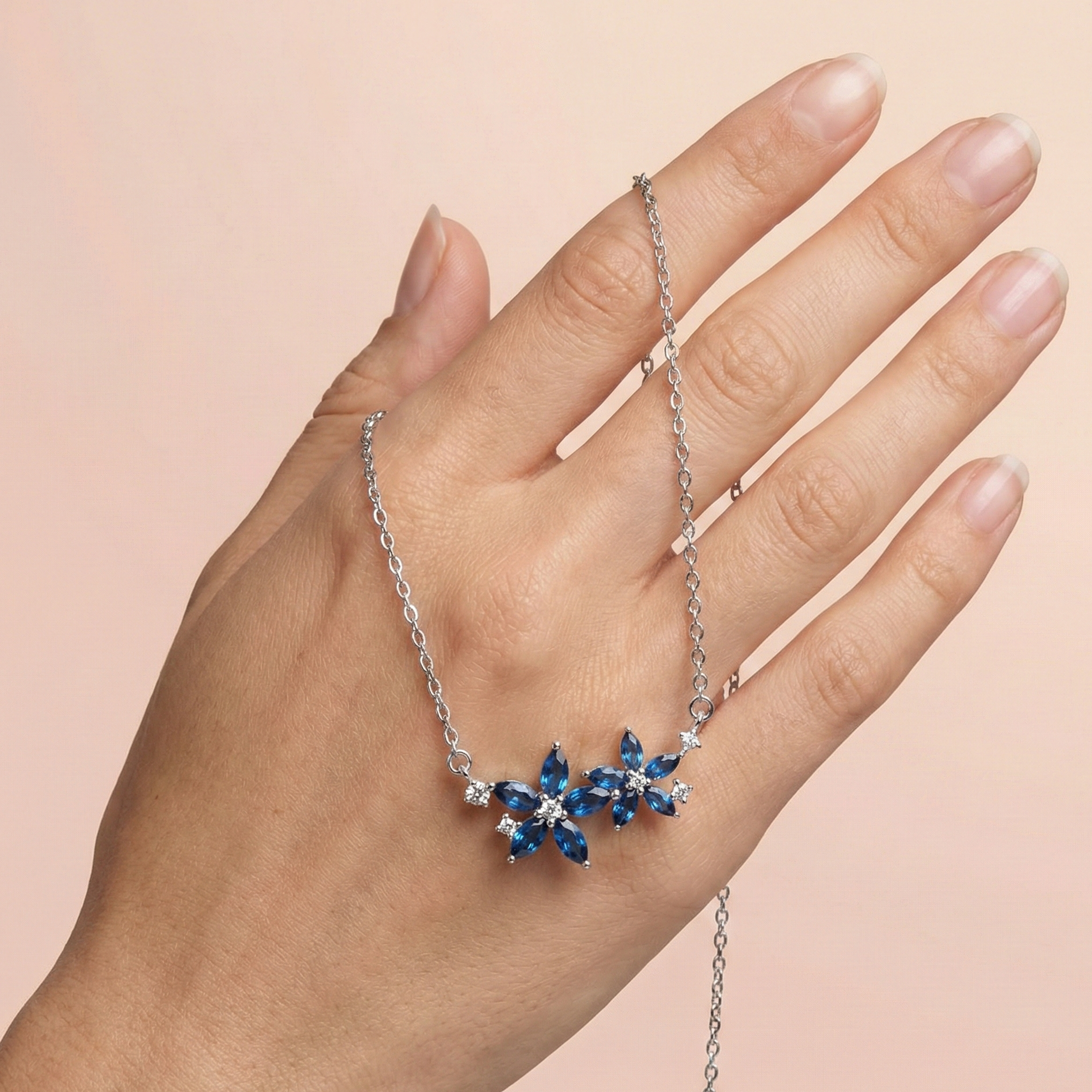 عقد فضة عيار 925 بتصميم زهور وفص أزرق