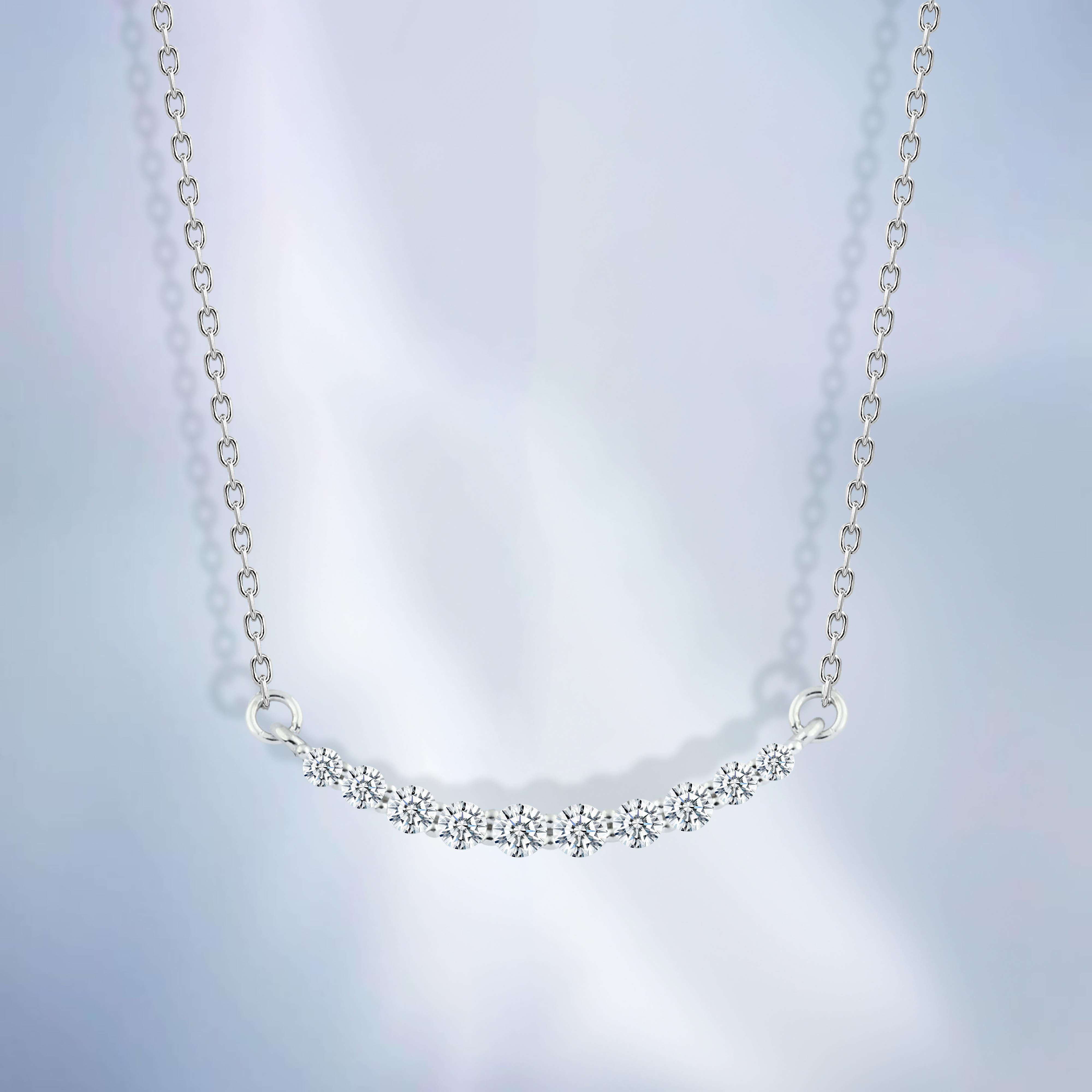 عقد "نصف دائرة مرصعة بفصوص براقة" فضة عيار 925