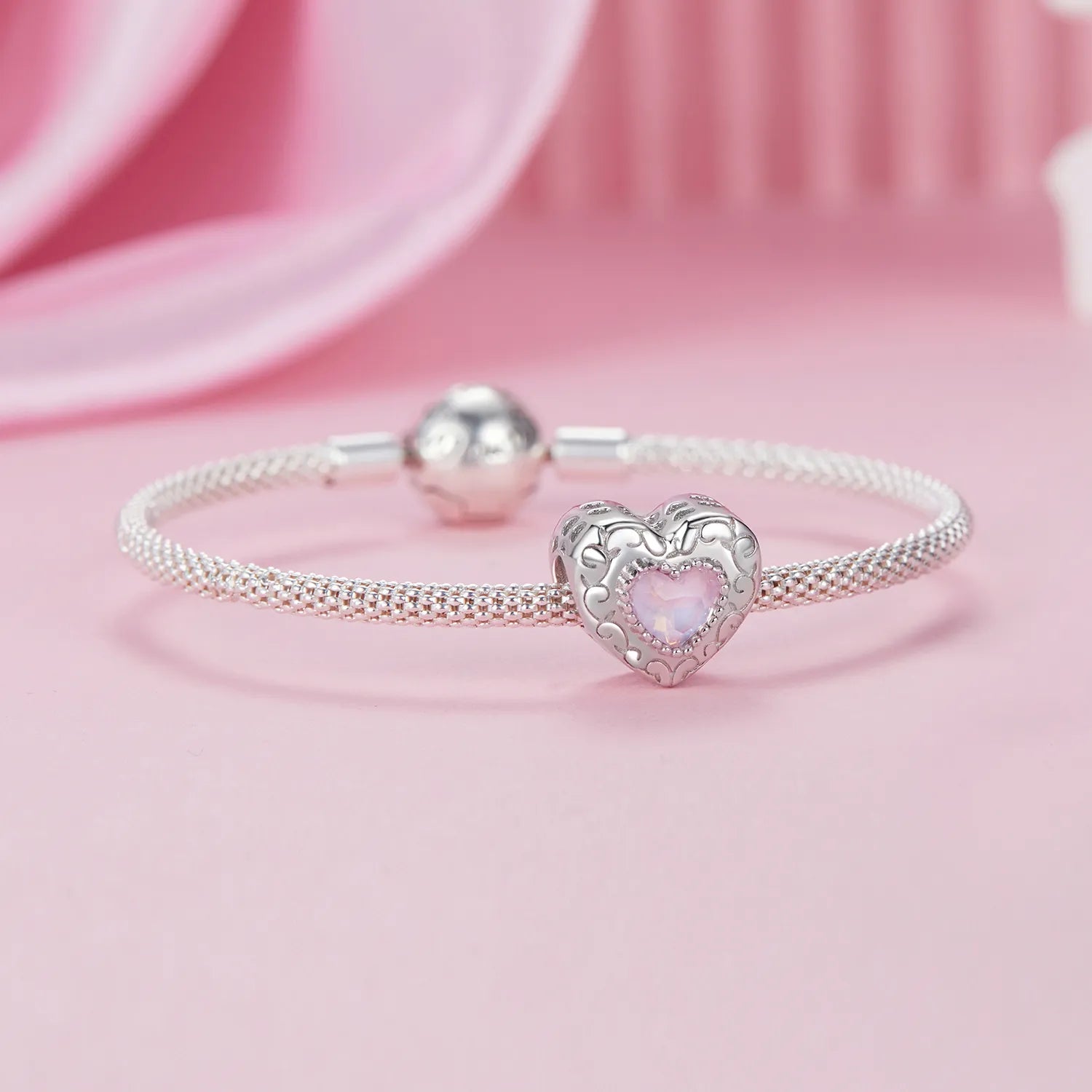 دلاية قلب منقوش بحجر وردي فضة عيار 925