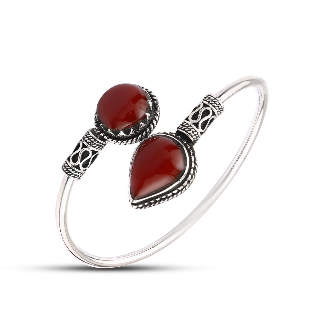 SBAA1 - Egyptian 925 sterling silver bracelet adorned with a circular and teardrop-shaped agate stone