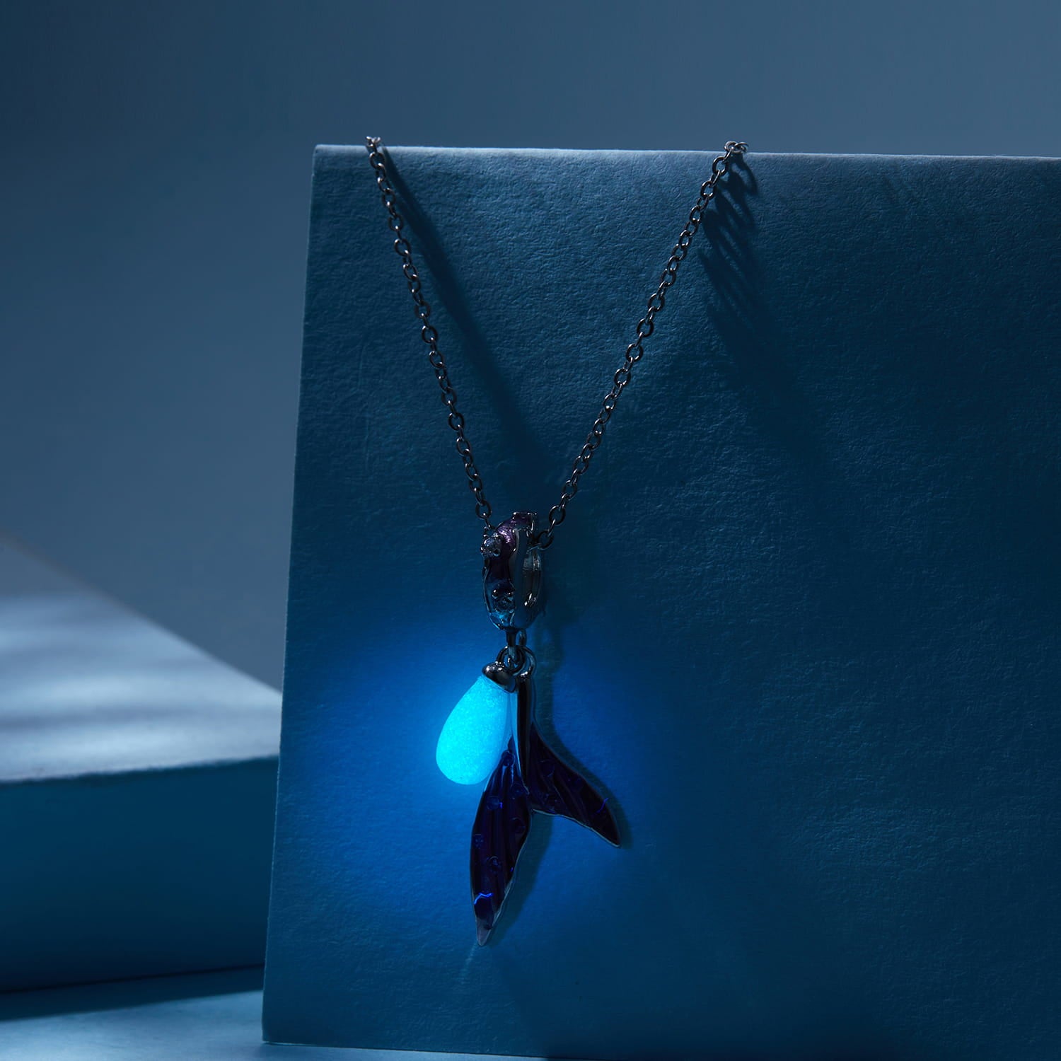 دلاية ذيل عروس البحر بألوان بنفسجي وأزرق مضيئة فضة عيار 925