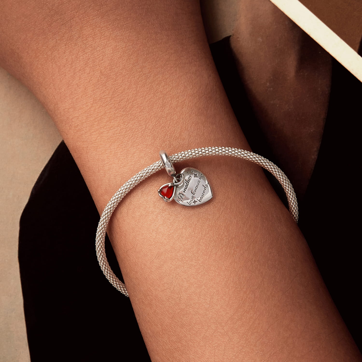 “A Mother’s Love Knows No Bounds” 925 Silver Charm