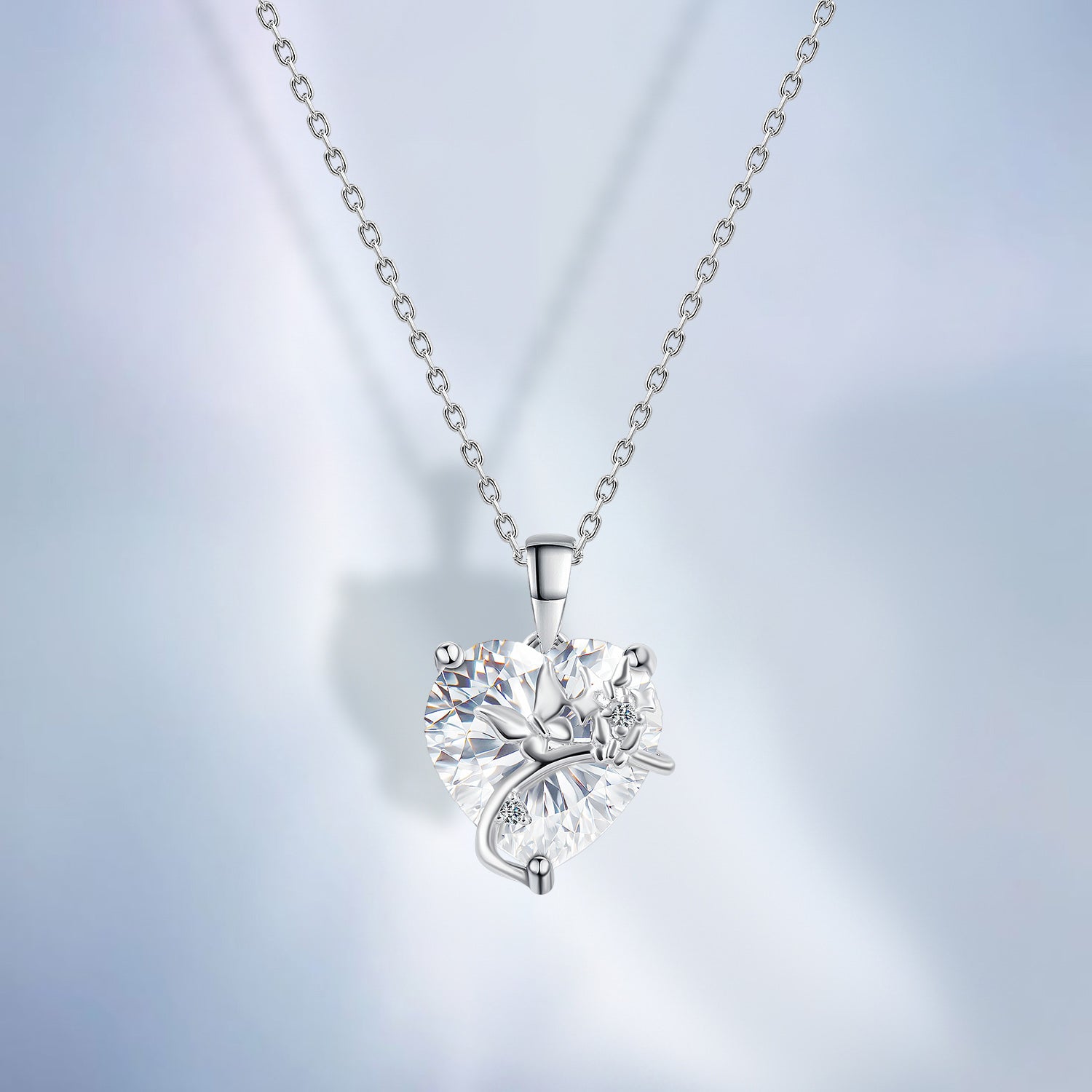 عقد فضة 925 قلب مرصّع بفصوص شفافة