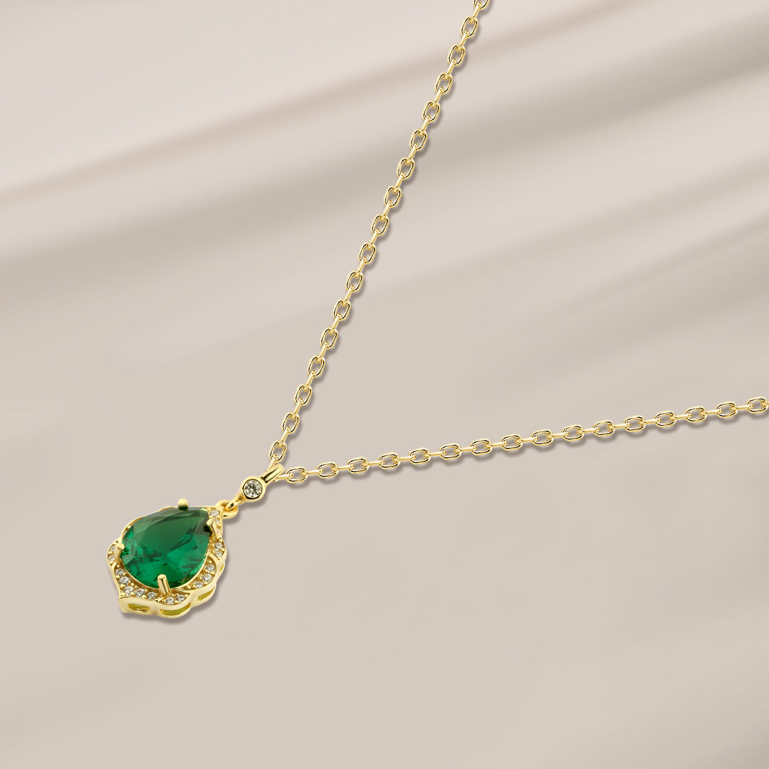 925 Silver Teardrop Necklace with a Green Stone Surrounded by Sparkling Stones – Gold Plated