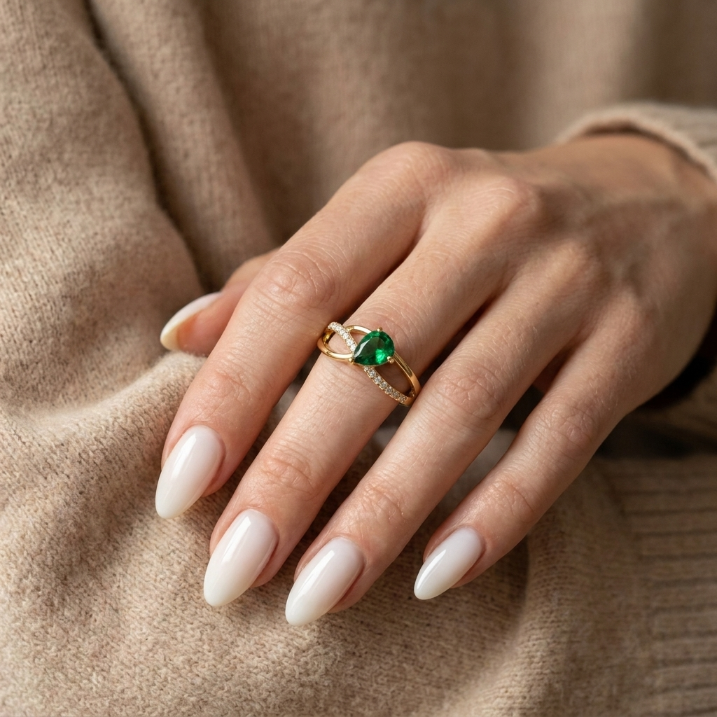 Gold-Plated Women’s Ring with an Oval Green Stone and Intertwined Design Encrusted with Sparkling Stones
