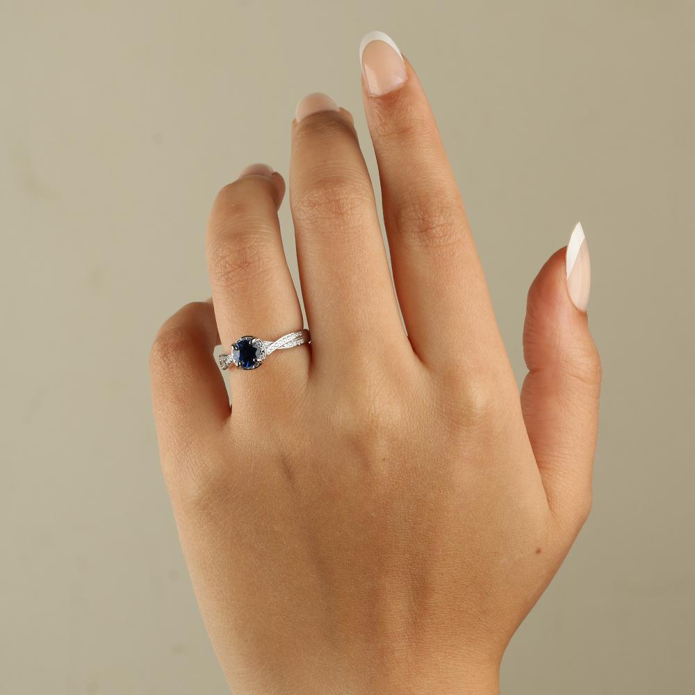 925 Silver Ring with Sparkling Blue Zircon Stone in a Feminine Elegant Design