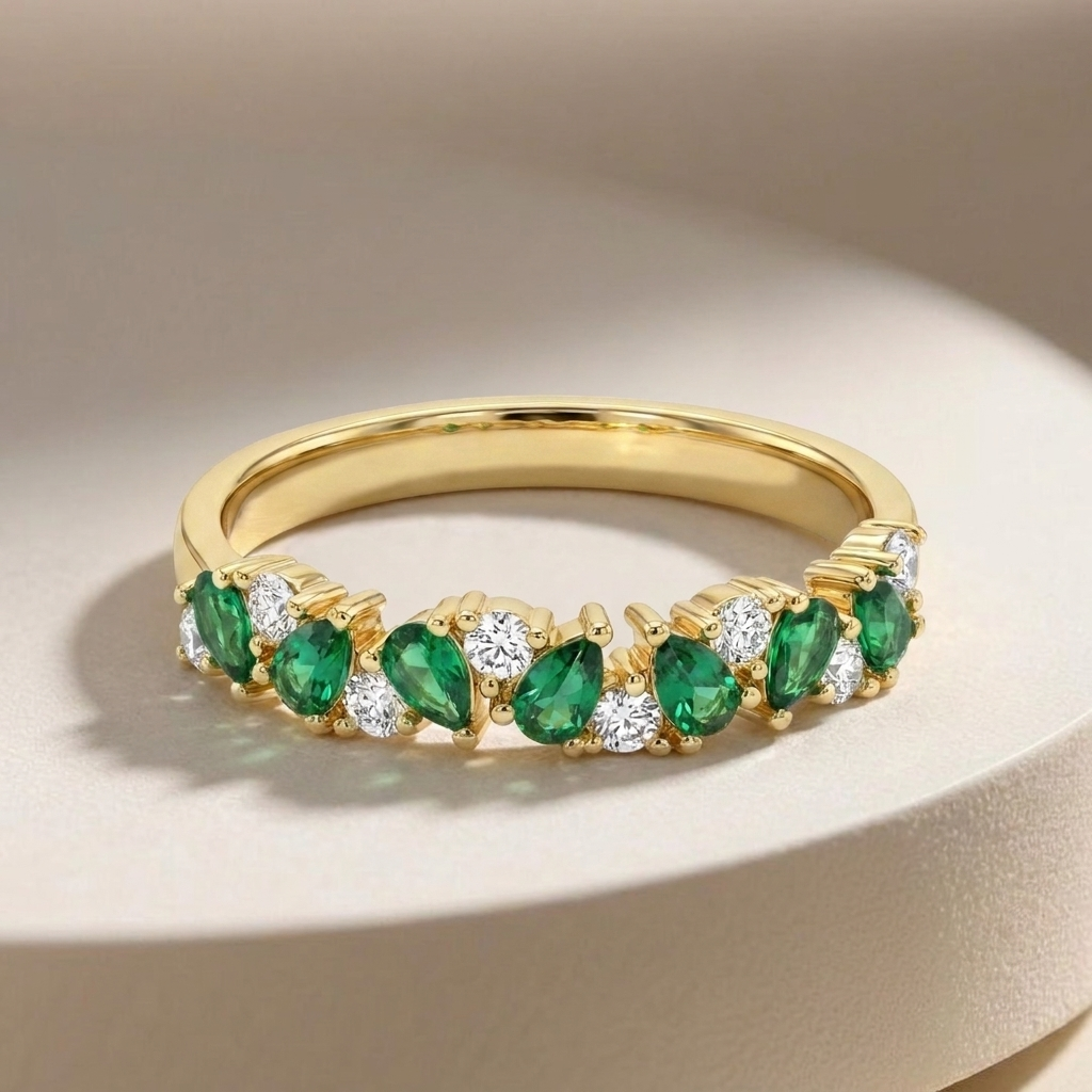 925 Silver Gold-Plated Ring Adorned with Sparkling Green Stones