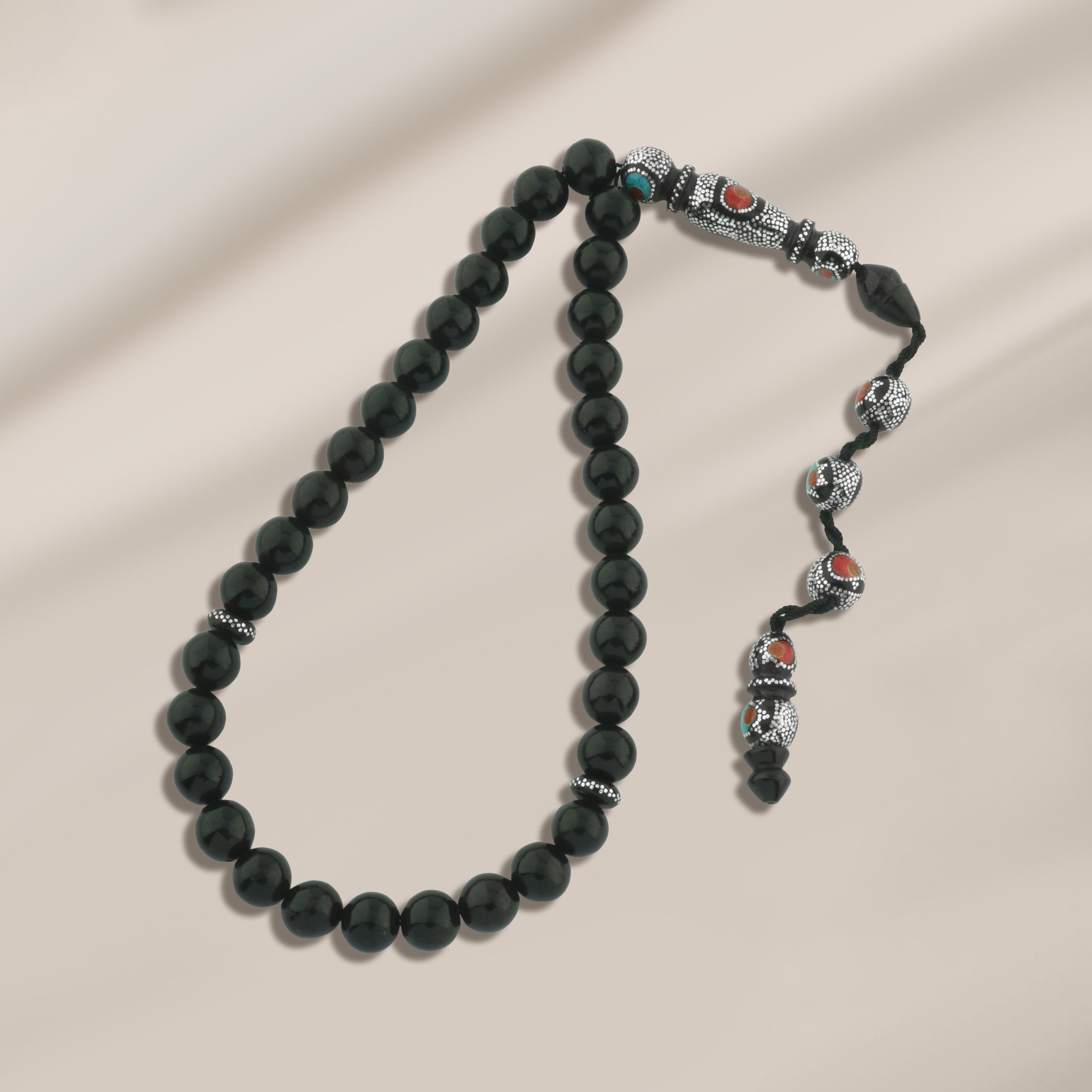 سبحة يسر طبيعي بحبات 10 مم مع الكهرمان والفيروز مطعمة فضه عيار 999