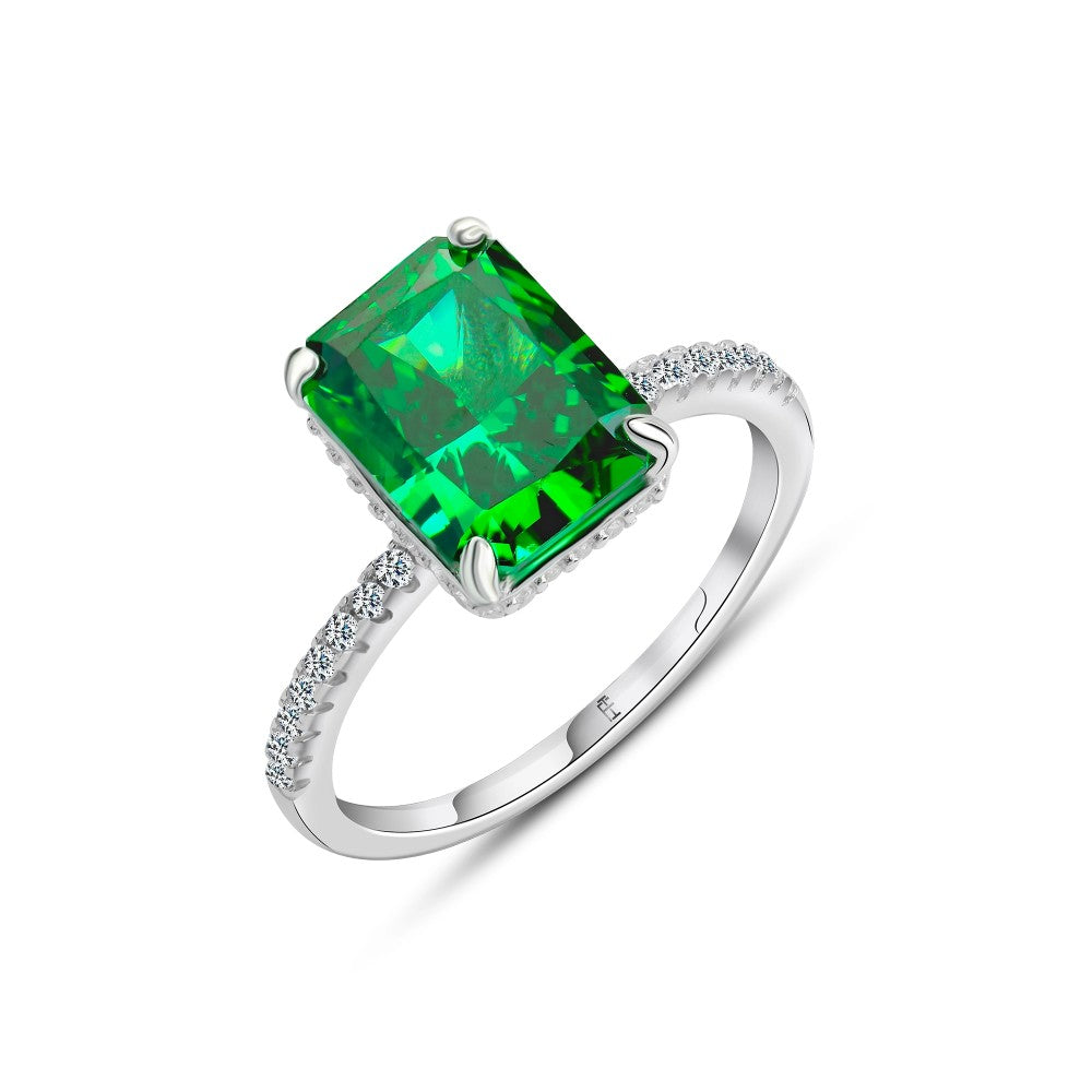 925 sterling silver ring topped with a green ice-crush stone