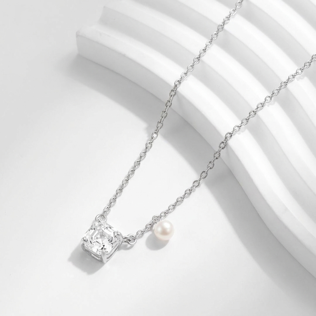 Shiny stone necklace with pearl, 925 silver.