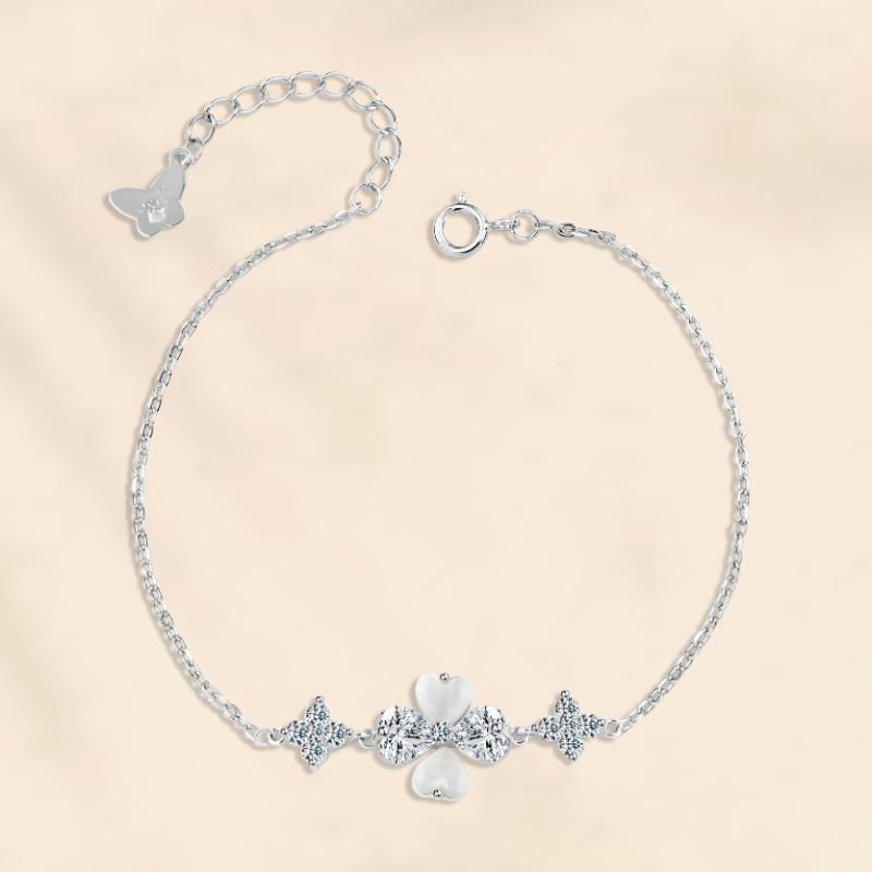 925 Sterling Silver Bracelet with a Clover Flower Design