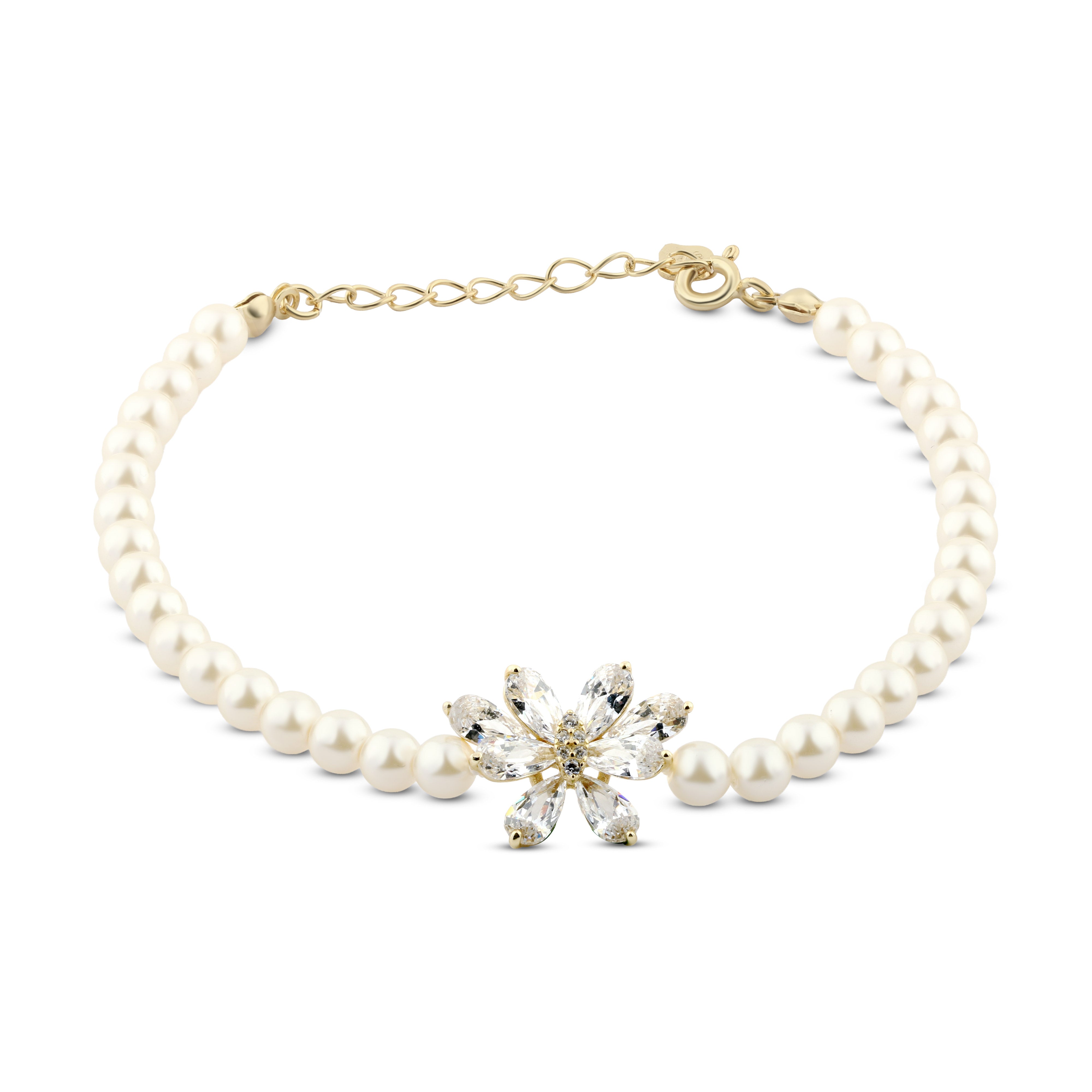A pearl bracelet with a sparkling flower, crafted from 925 silver.