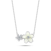 عقد فضة عيار 925 بتصميم زهرة الكرز الرقيقه مرصعه بفصوص الزركون اللامعة وحجر الصدف الابيض