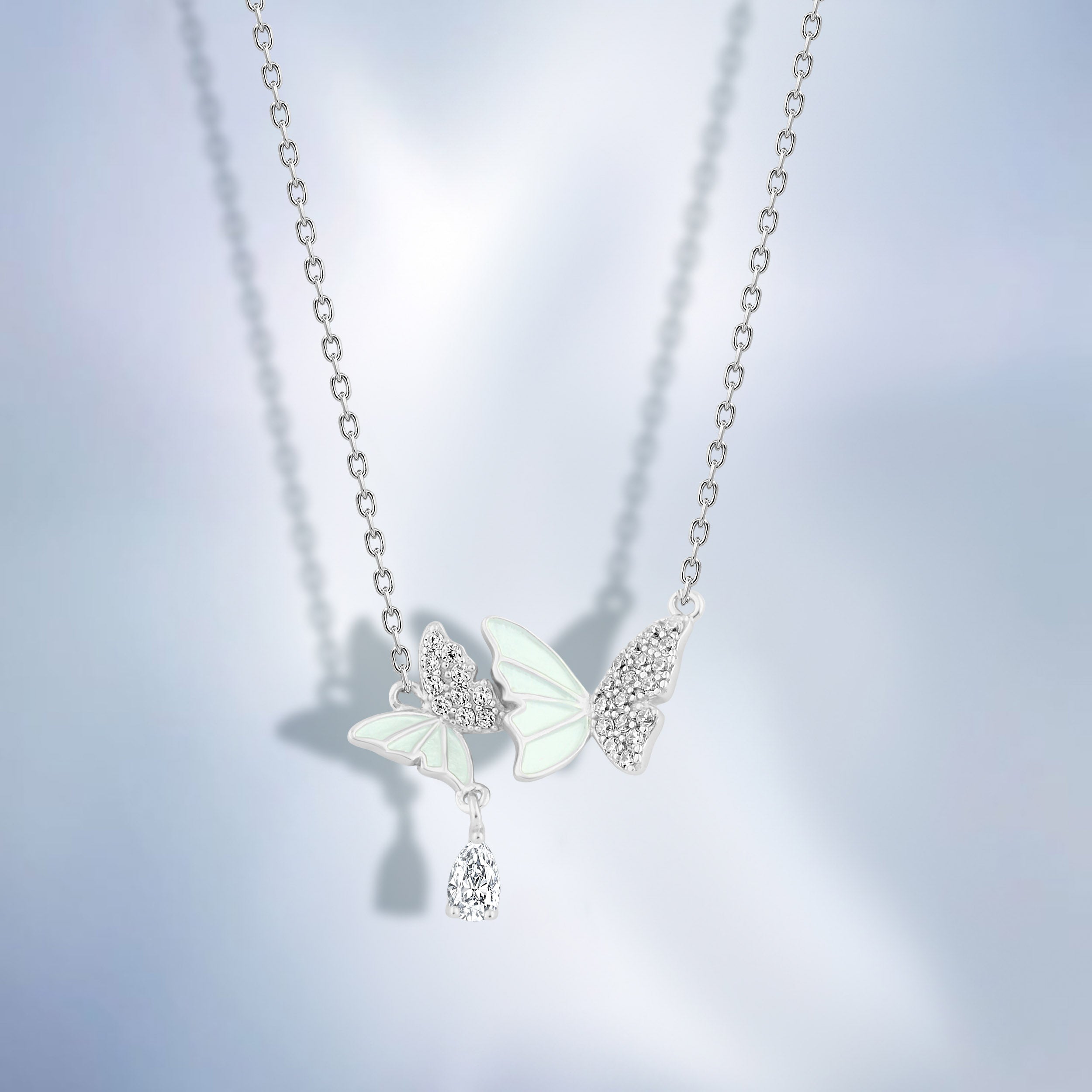 عقد فراشة مزدوجة بفصوص براقة فضة عيار 925