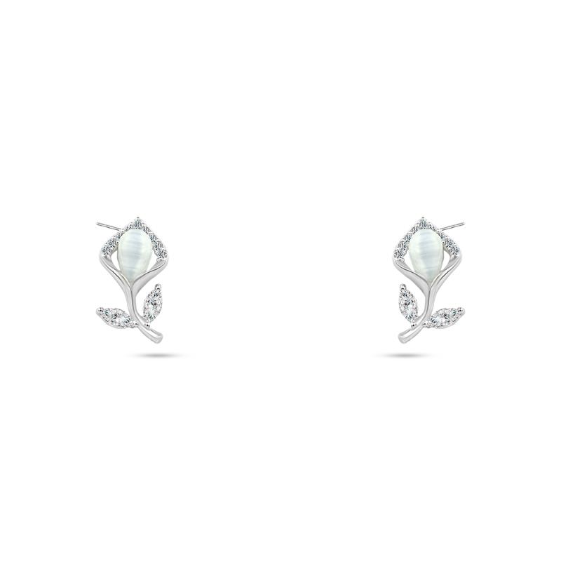 925 sterling silver flower-shaped earrings with pearls and shiny zircon.