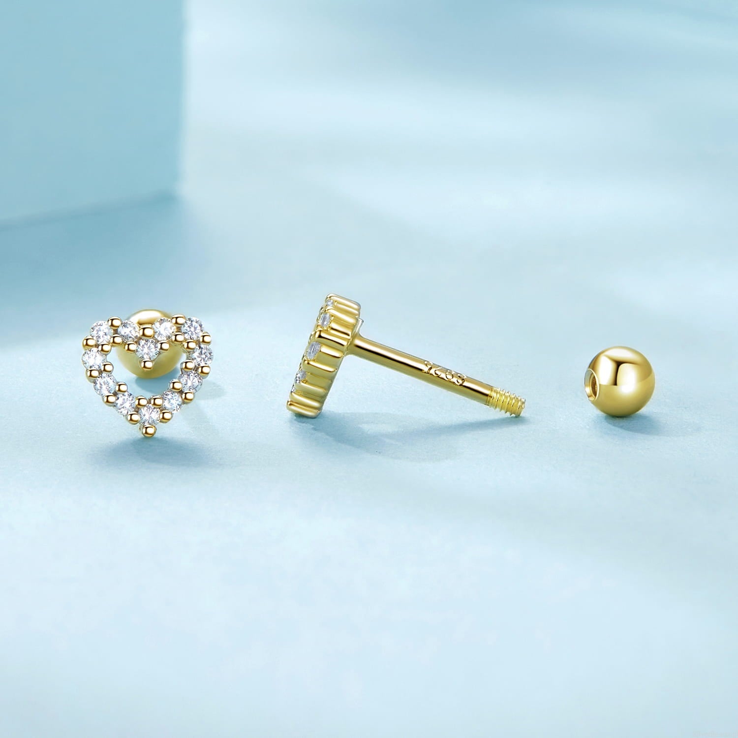 حلق فضة عيار 925 بتصميم قلب مرصع بزركون - مطلي ذهب