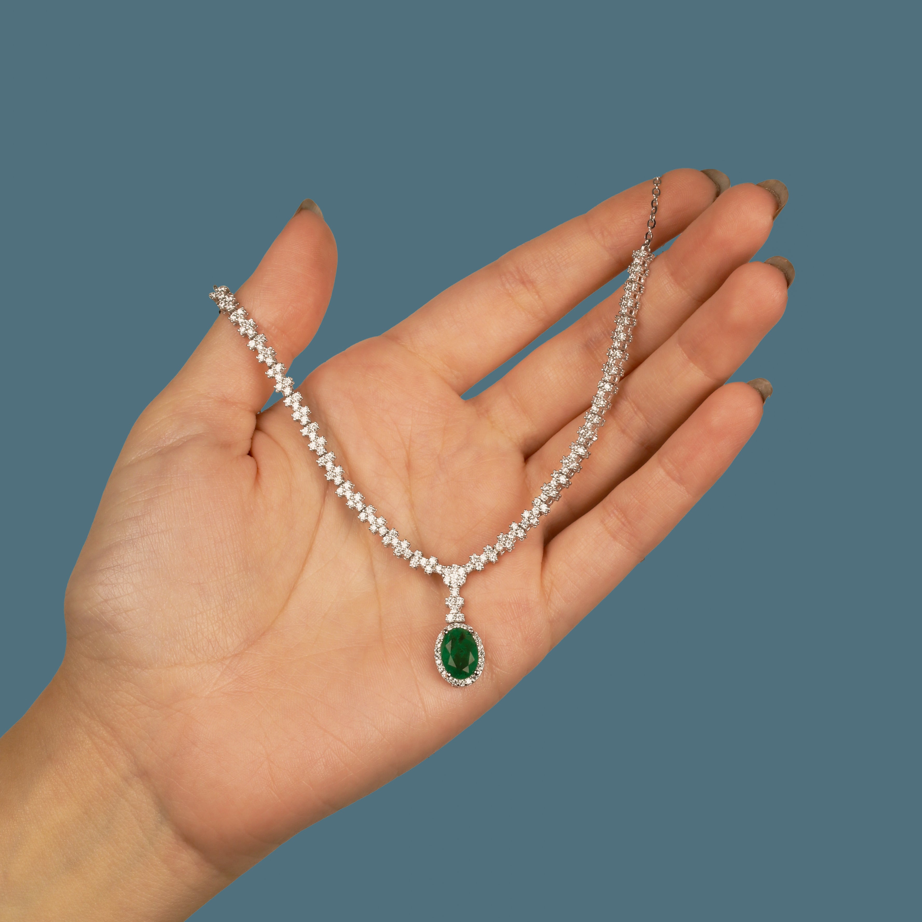 عقد يحجر زمردي فضة عيار 925