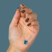 عقد بحجر أزرق لامع فضة عيار 925