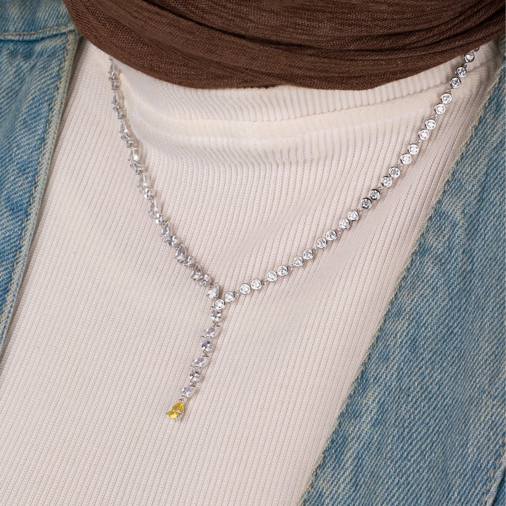 عقد فضة عيار 925 مرصع بالزركون وبدلاية بلون اصفر