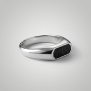 Men’s ring with a simple design, featuring a natural onyx stone, made of 925 silver.