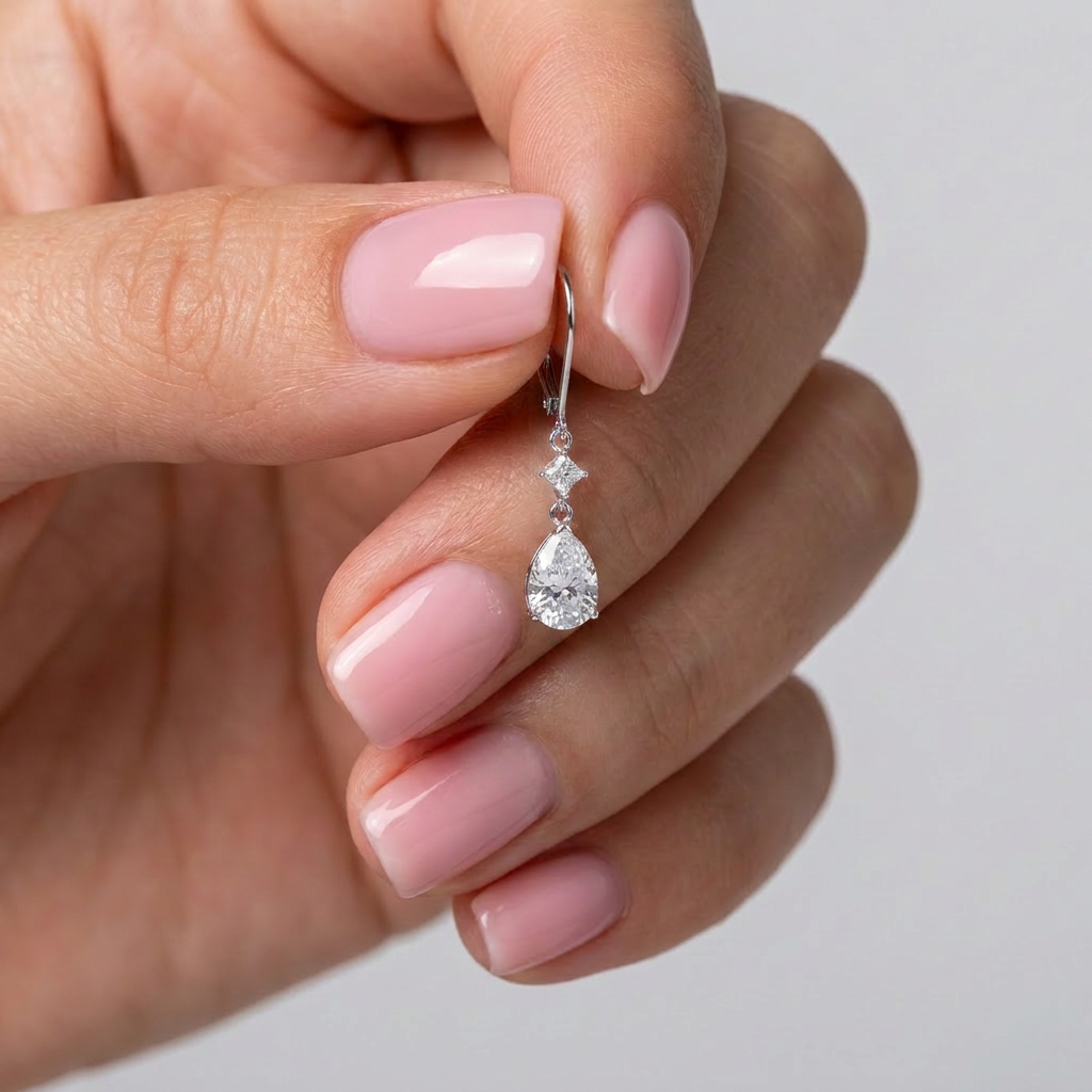 925 Silver Earrings With A Sparkling Teardrop Stone And Elegant Details.