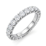 “925 silver ring adorned with sparkling zircon.”