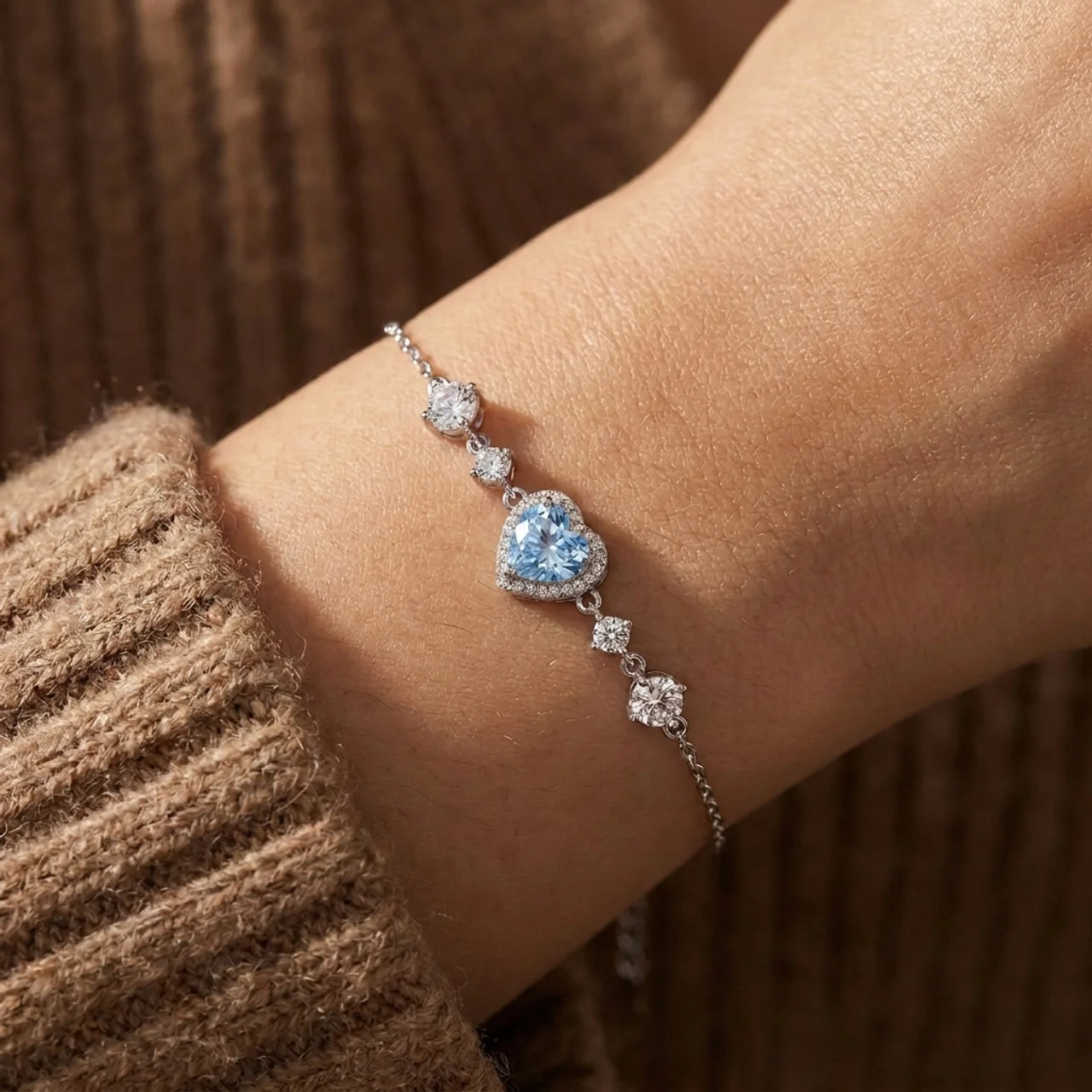 Delicate 925 Silver Bracelet with Blue Heart Stone