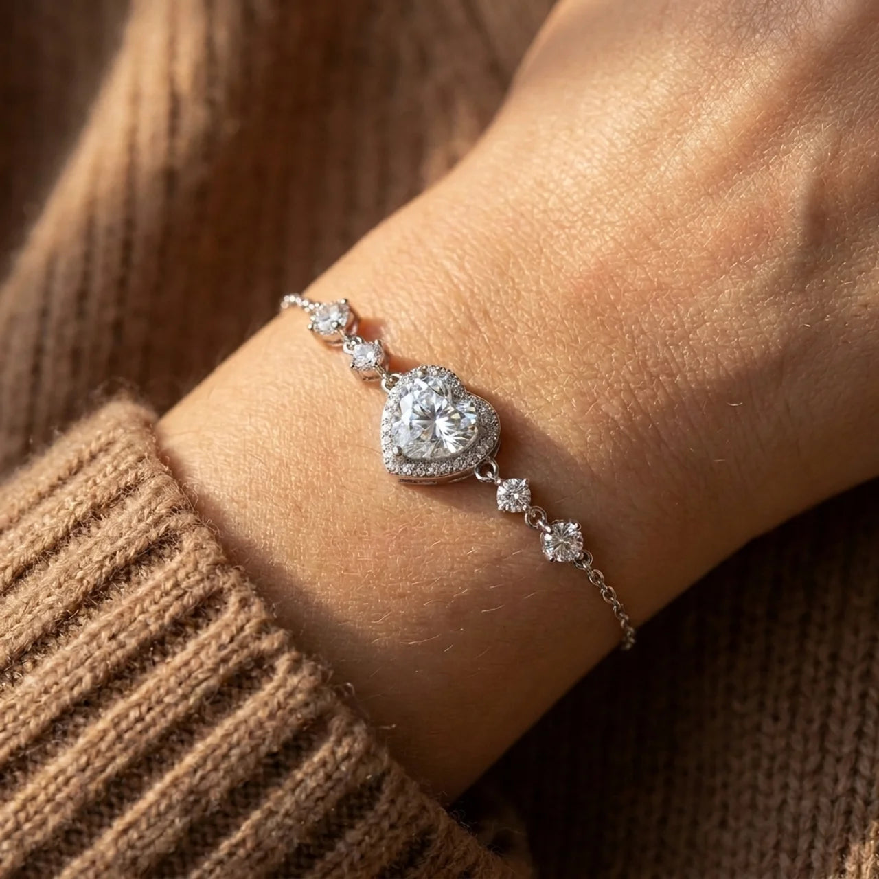 Heart Bracelet with Sparkling Stones in 925 Silver