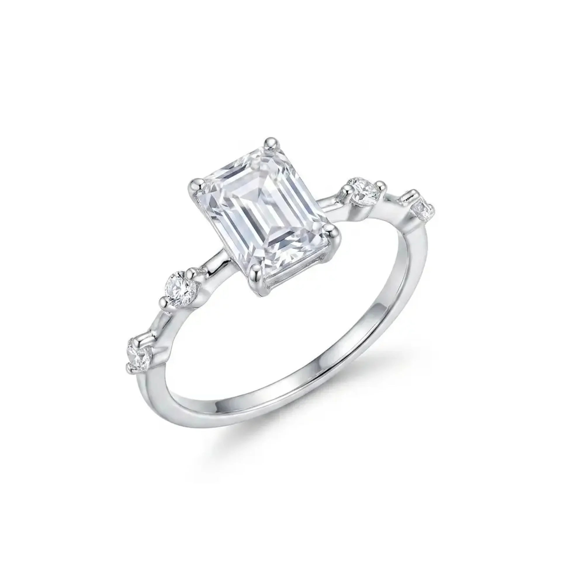 925 Silver Ring with an Elegant Rectangular Stone and Sparkling Details