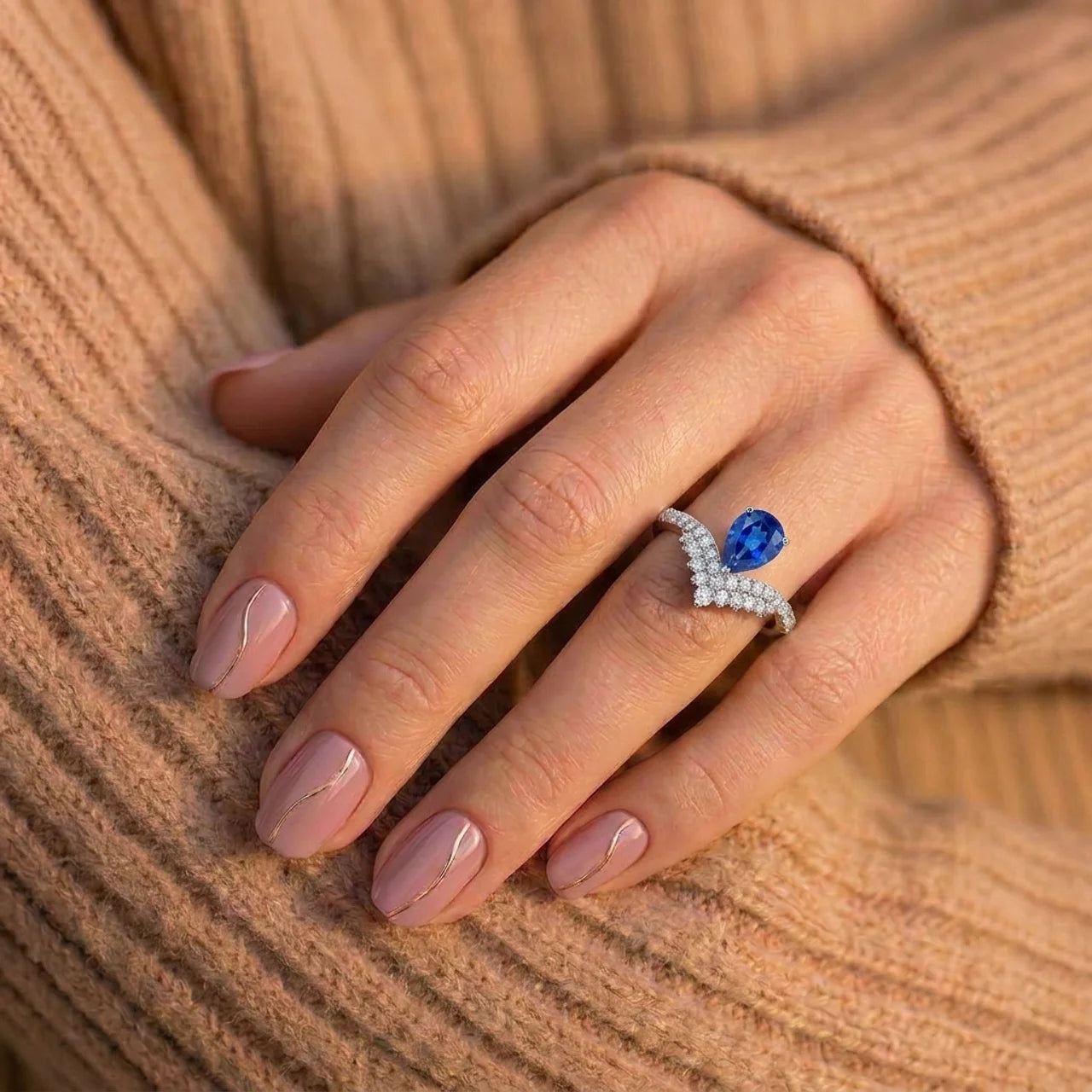 925 Silver Ring with a Luxurious Blue Stone
