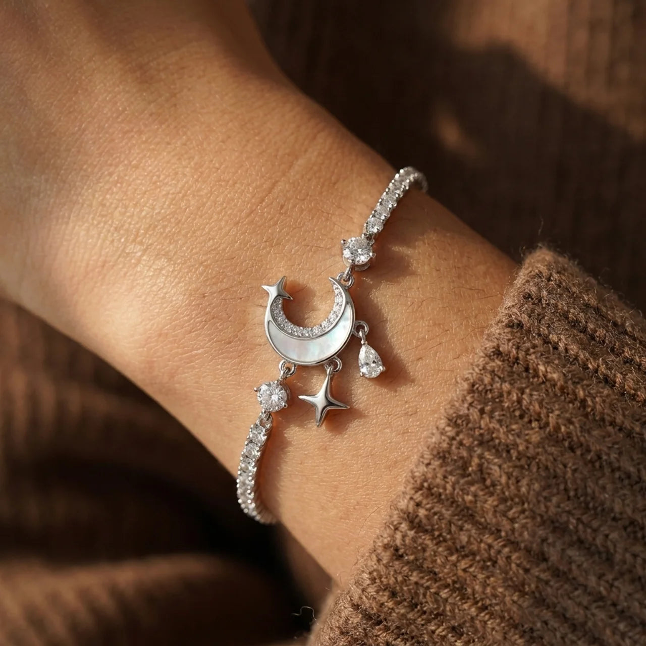 925 Silver Bracelet with Sophisticated Celestial Details